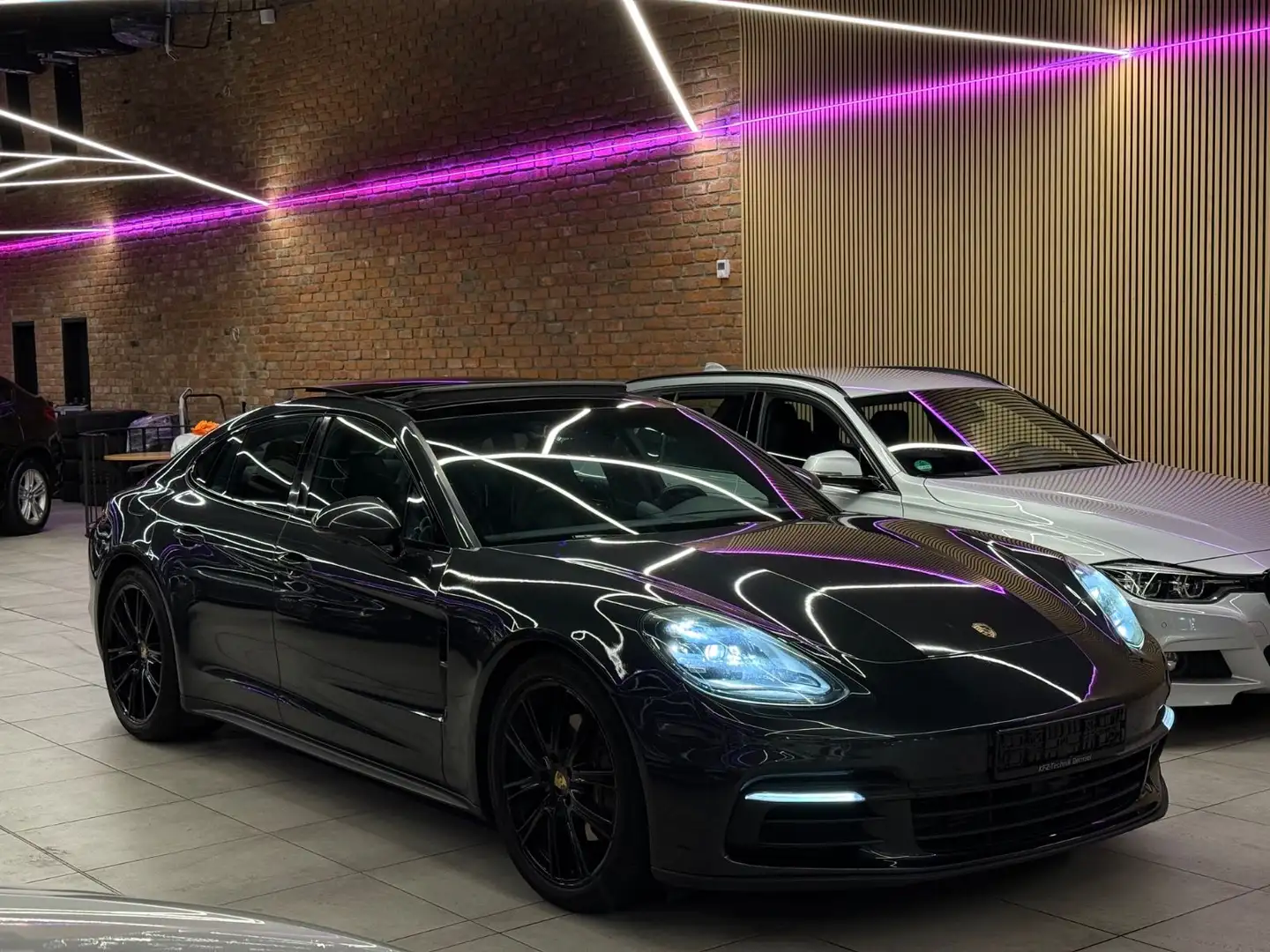 Porsche Panamera *PANO*BOSE*360-KAM*AMBIENTE*MEMORY*R21 Серый - 1