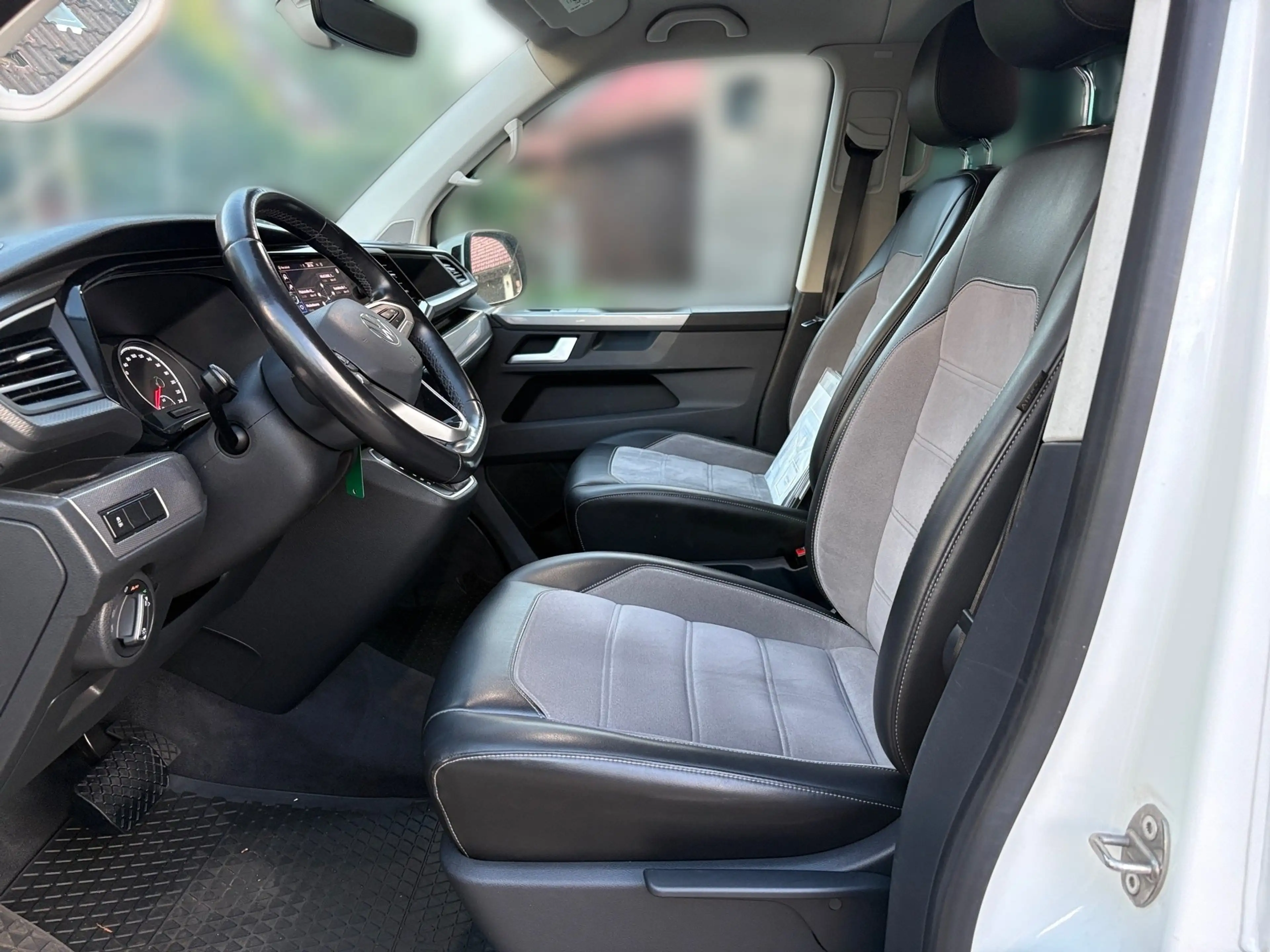 Volkswagen T6.1 Multivan 2.0 TDI DSG Generation Six 4MOTION AHK. LED. Rückf — photo 10