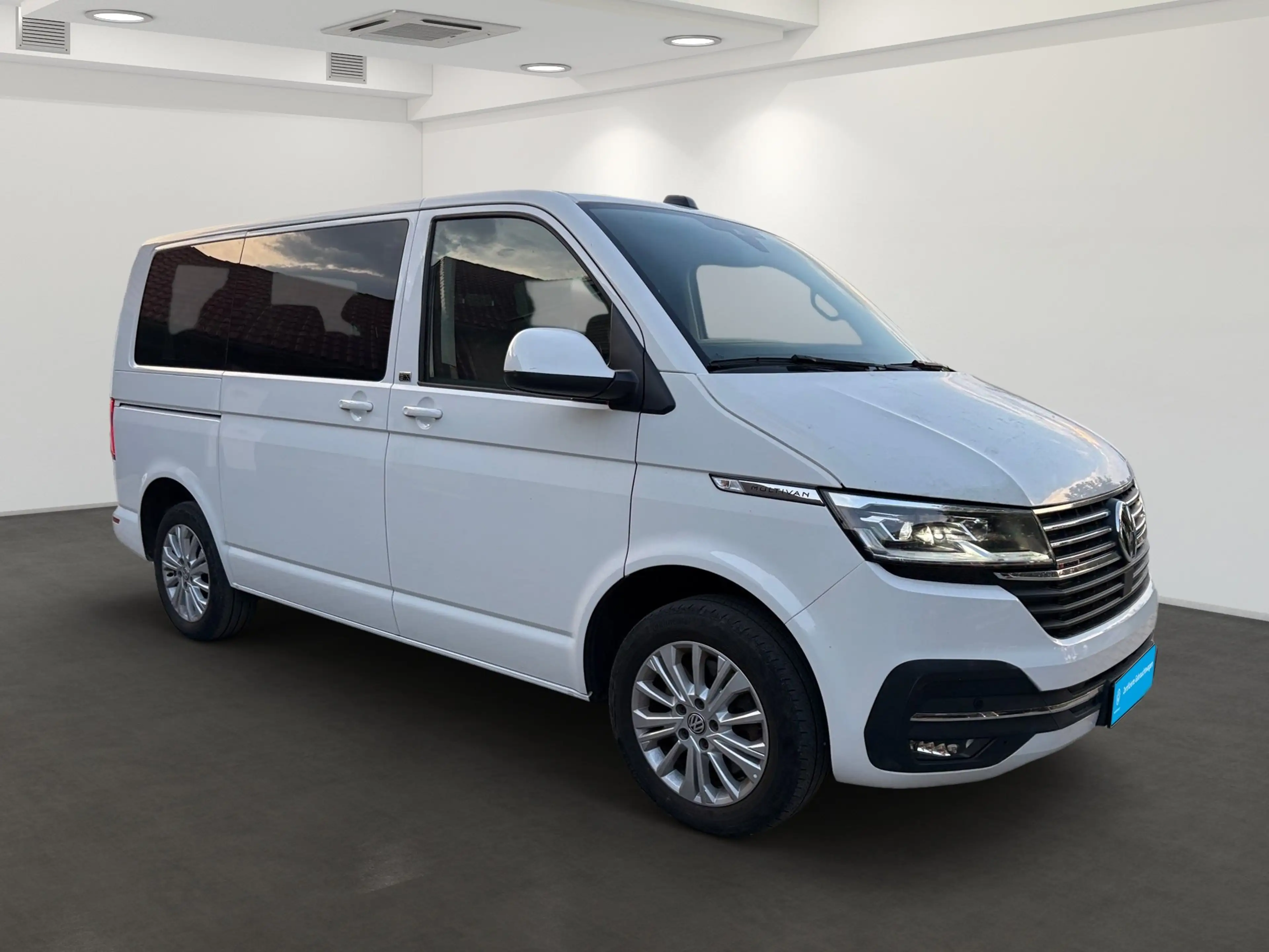Volkswagen T6.1 Multivan 2.0 TDI DSG Generation Six 4MOTION AHK. LED. Rückf — photo 3