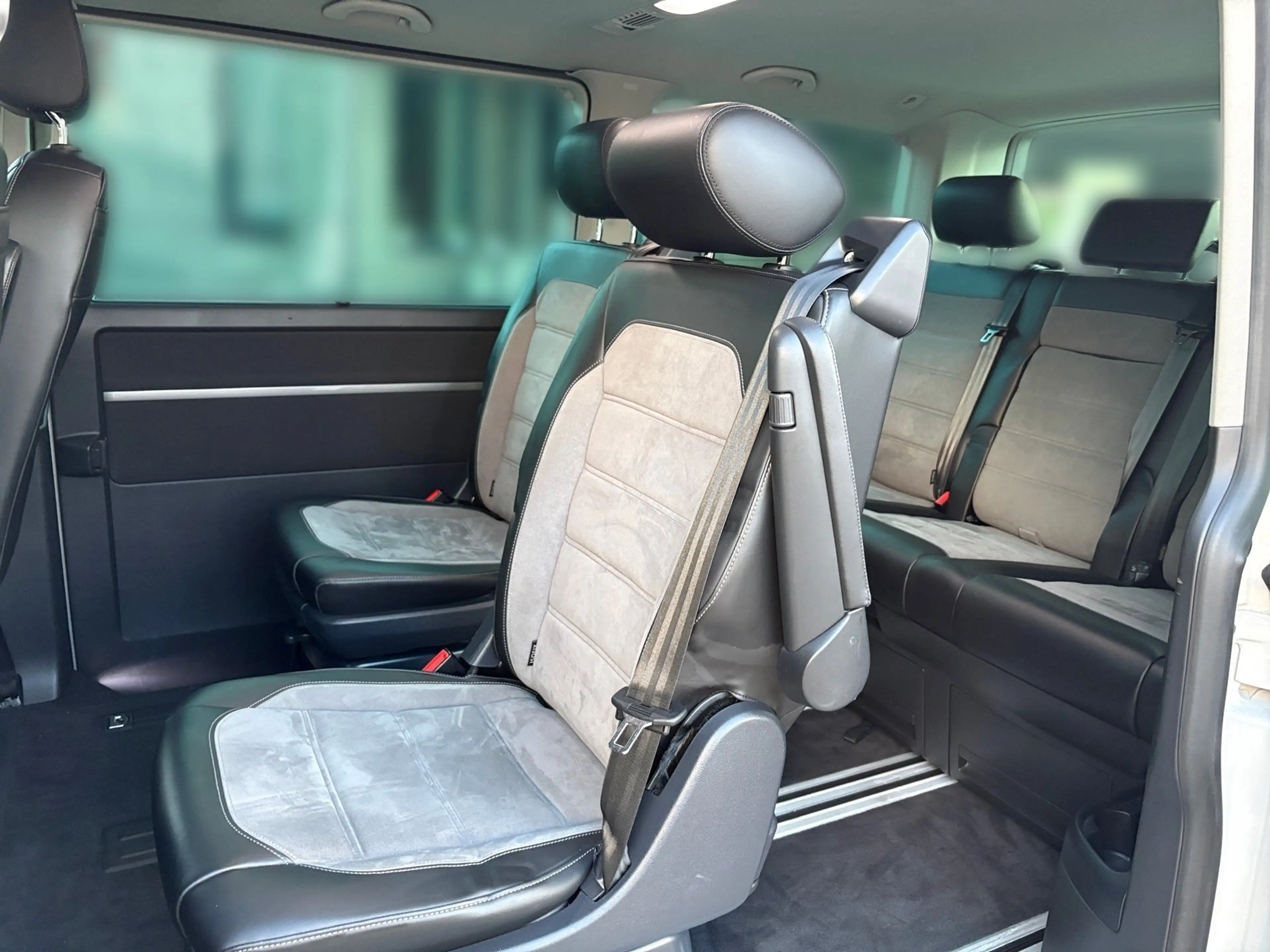 Volkswagen T6.1 Multivan 2.0 TDI DSG Generation Six 4MOTION AHK. LED. Rückf — photo 14