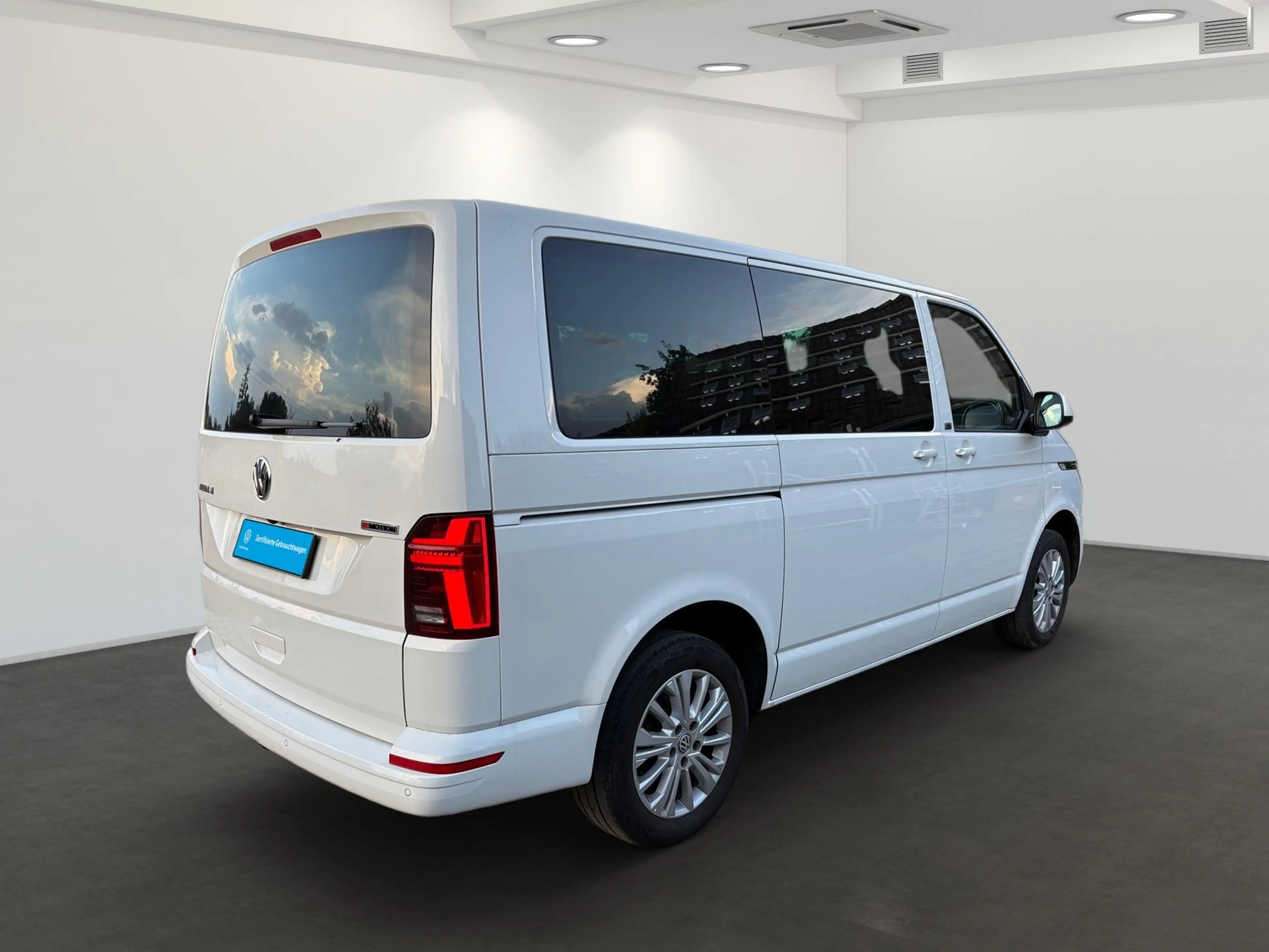 Volkswagen T6.1 Multivan 2.0 TDI DSG Generation Six 4MOTION AHK. LED. Rückf — photo 6