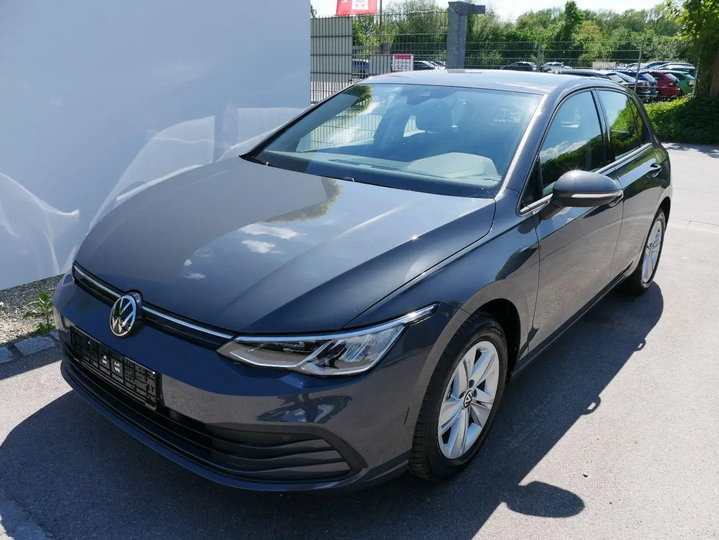 Volkswagen Golf LIFE 1,0 eTSI DSG *RÜCKFAHRKAMERA*NAVI*PDC*SHZ*... Grau - 1