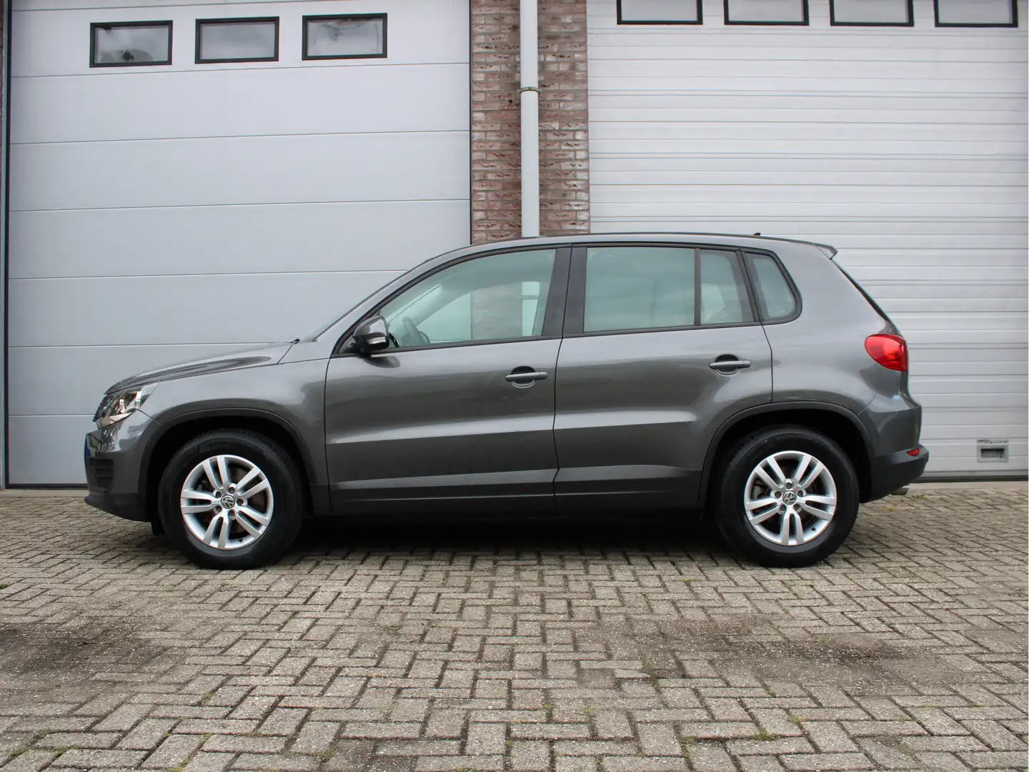 Volkswagen Tiguan 1.4 TSI Comfort&Design Edition Afneembare trekhaak Gris - 2