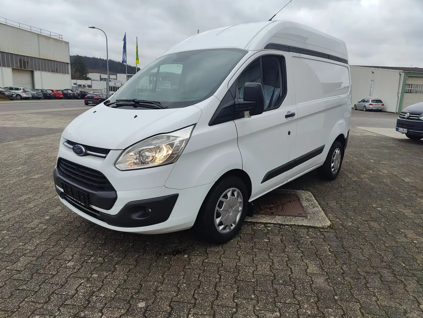 Ford Transit Custom 340 L1H2 Trend Navi PDC Klima ZV Regalsystem Weiß - 1