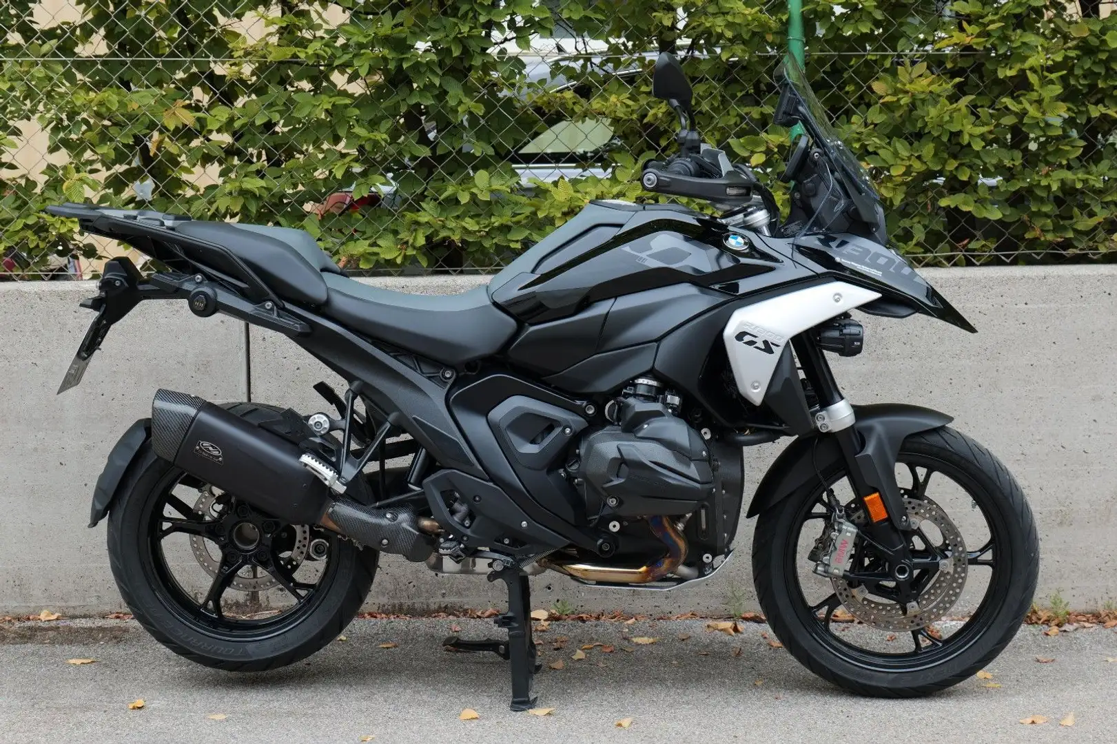 BMW R 1300 GS Triple Black Dr. Jekyll & Mr. Hyde Fekete - 1