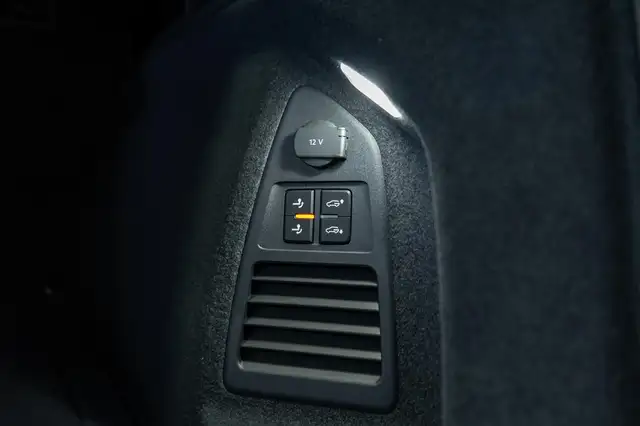 Volkswagen Touareg view 11