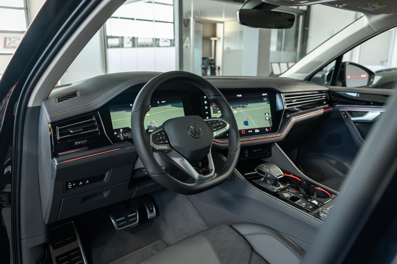 Volkswagen Touareg 3.0 TDI 4M R-Line AHK PANO FINAL EDITION — photo 15