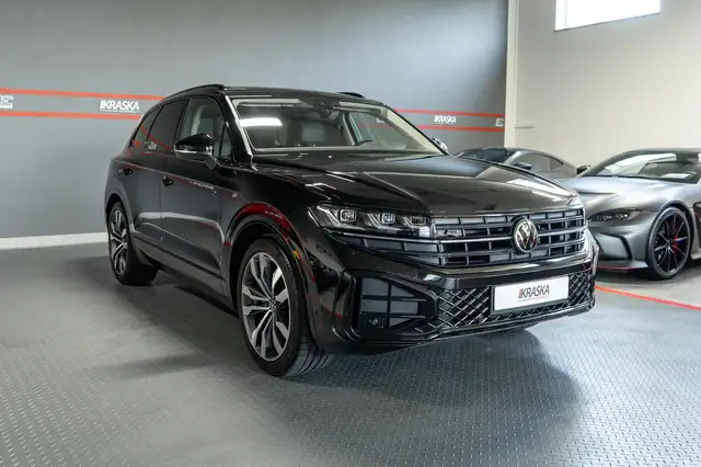 Volkswagen Touareg view 6