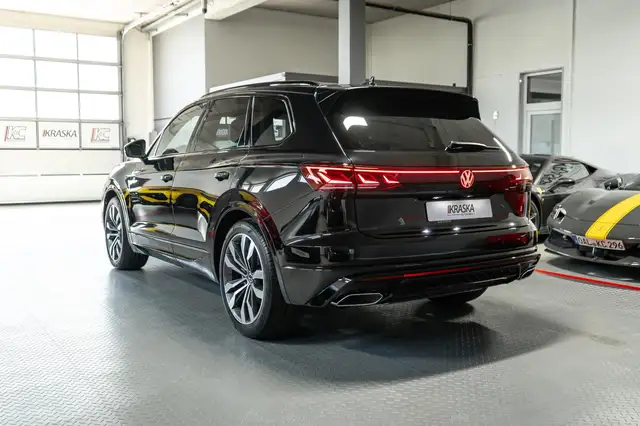 Volkswagen Touareg view 13