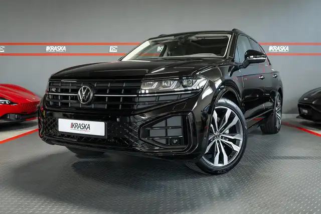Volkswagen Touareg view 2