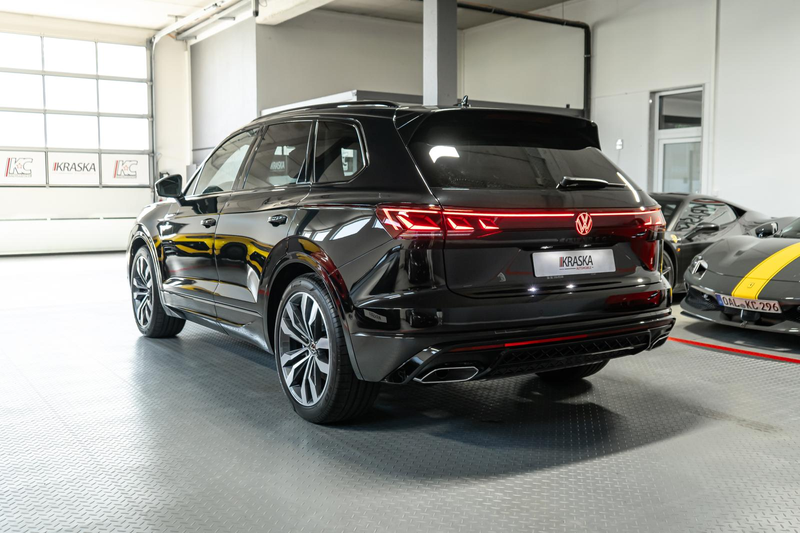 Volkswagen Touareg 3.0 TDI 4M R-Line AHK PANO FINAL EDITION — photo 13