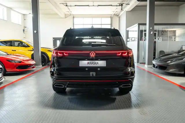 Volkswagen Touareg view 9