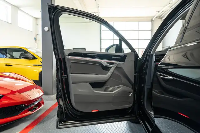 Volkswagen Touareg view 14