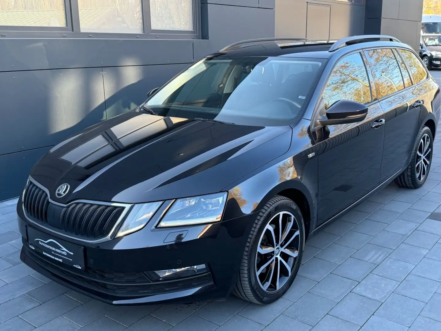 Skoda Octavia Combi Soleil Navi LED DSG Czarny - 1
