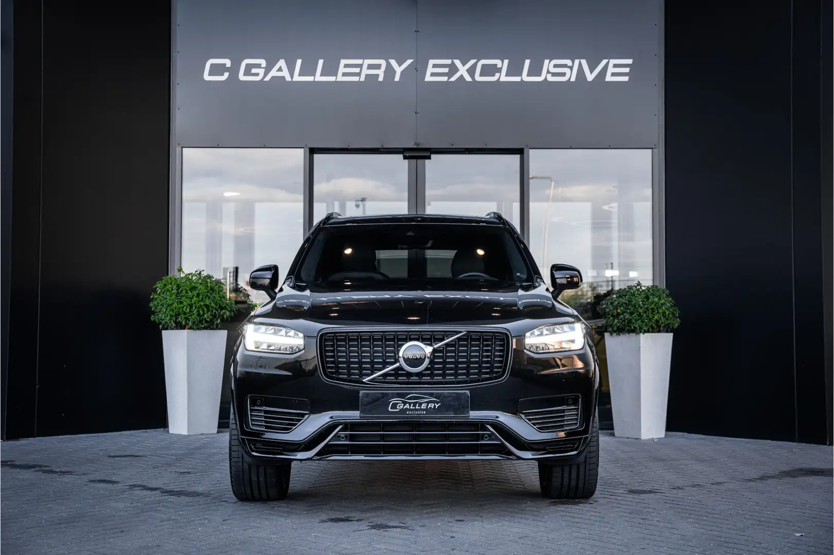 Volvo XC90 2.0 T8 Plug-in hybrid AWD R-Design - Panorama | H& Zwart - 2