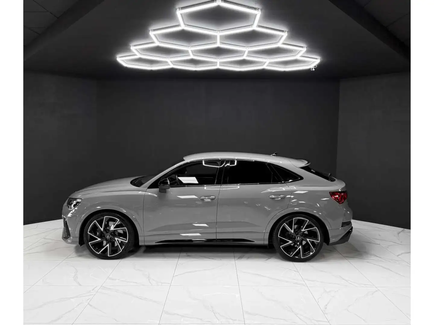 Audi RS Q3 Sportback 2.5 TFSI quattro Grijs - 2