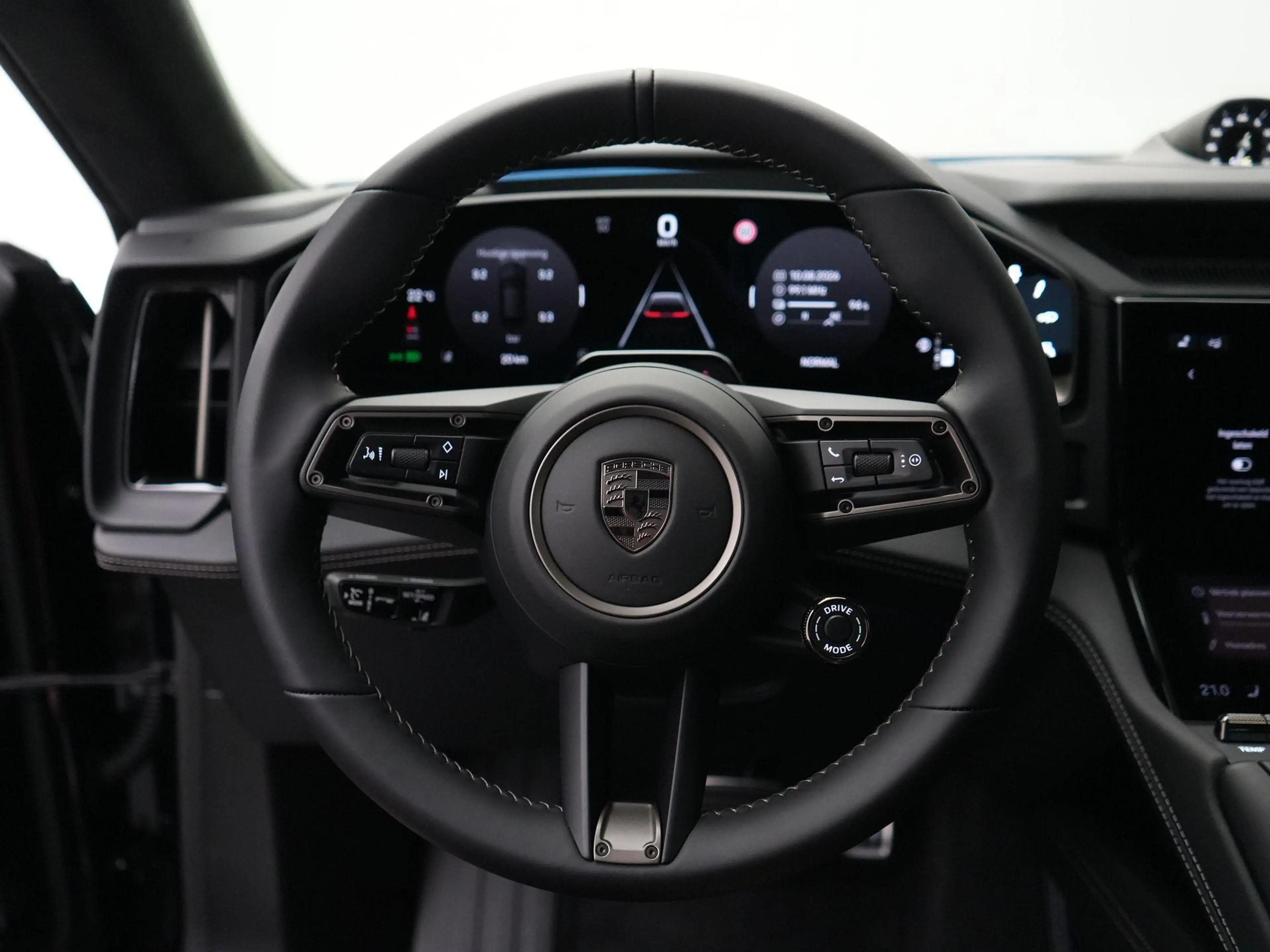 Porsche Cayenne Electric Turbo — photo 5