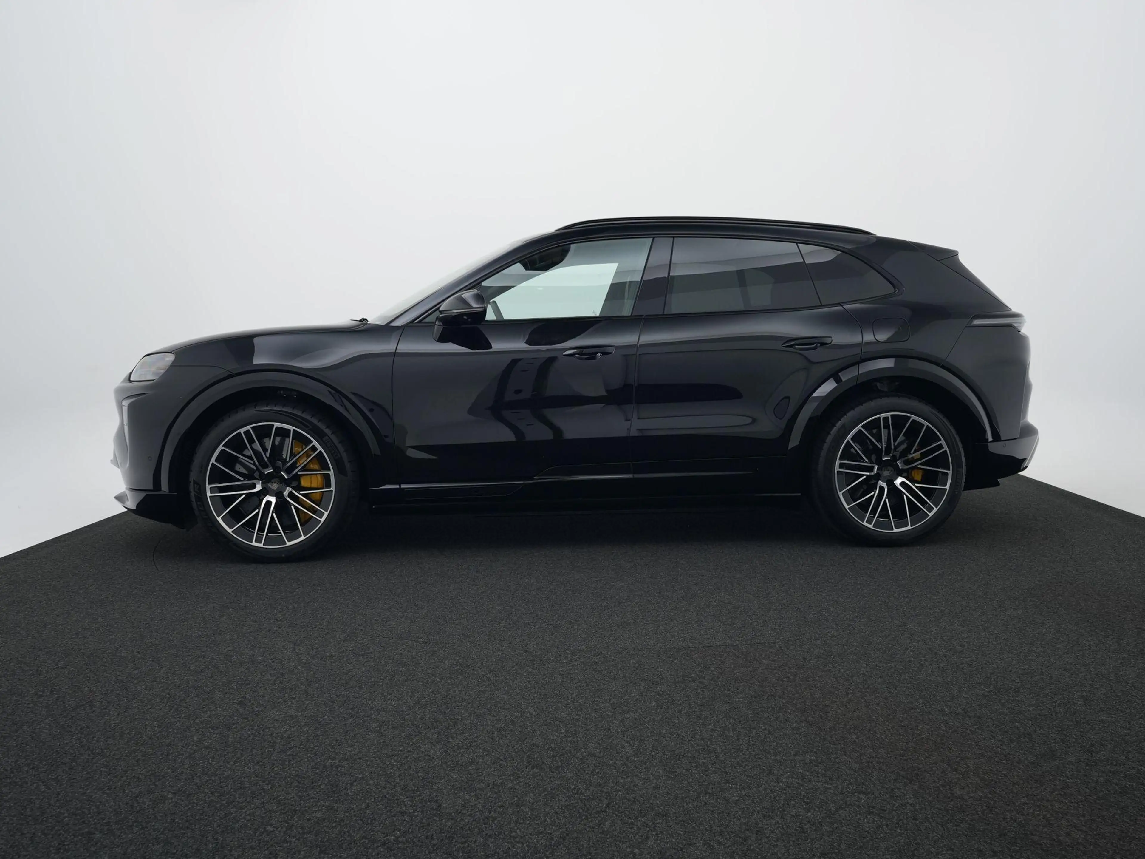 Porsche Cayenne Electric Turbo — photo 2