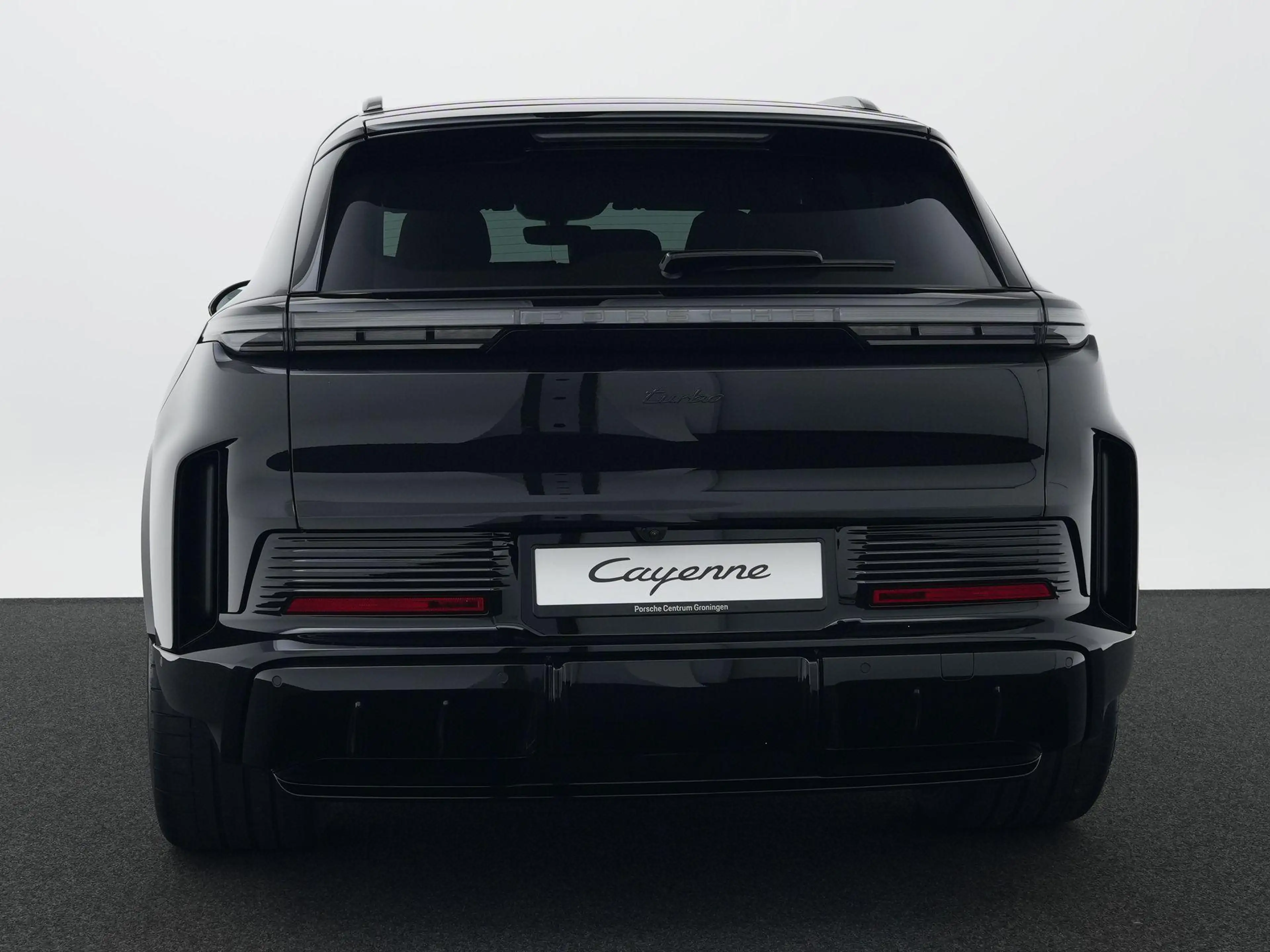 Porsche Cayenne Electric Turbo — photo 13