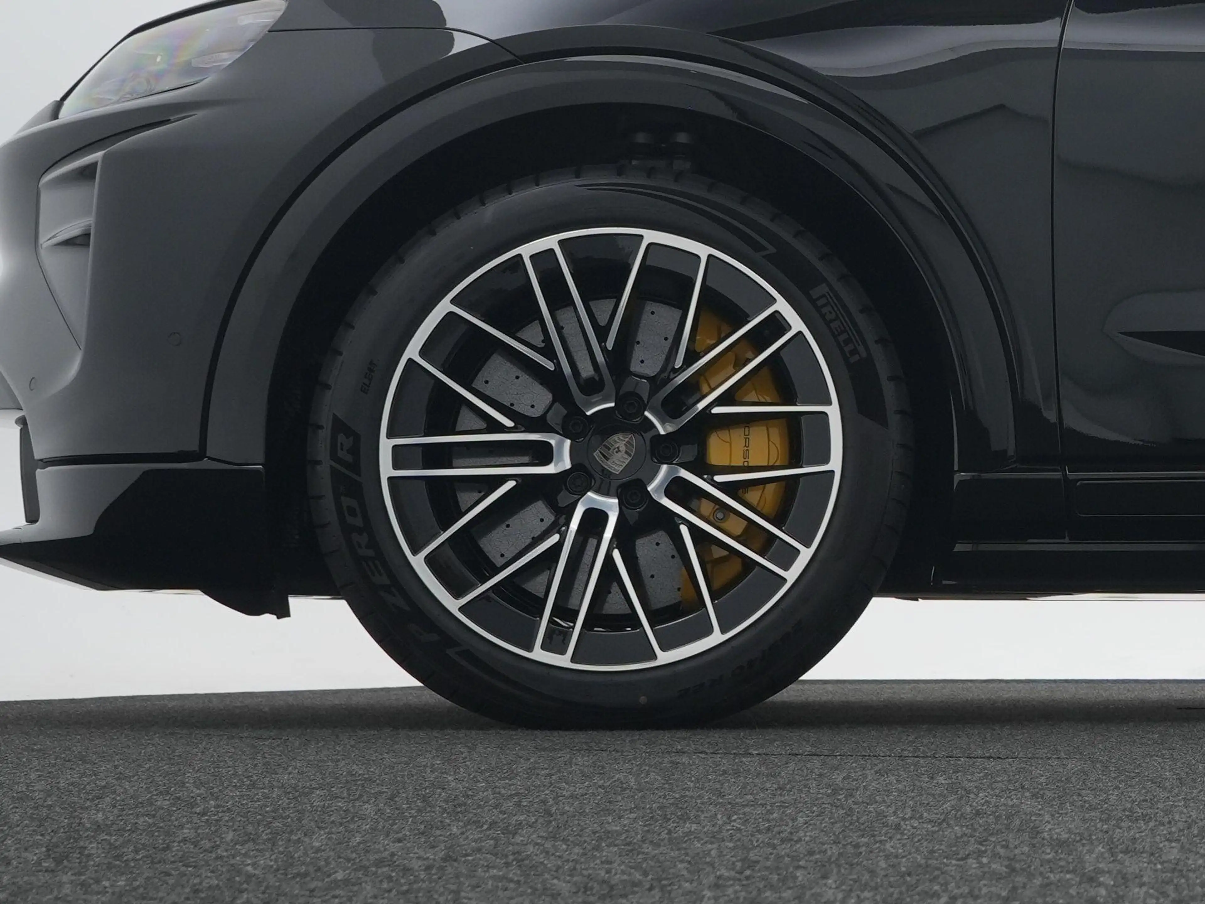 Porsche Cayenne Electric Turbo — photo 7