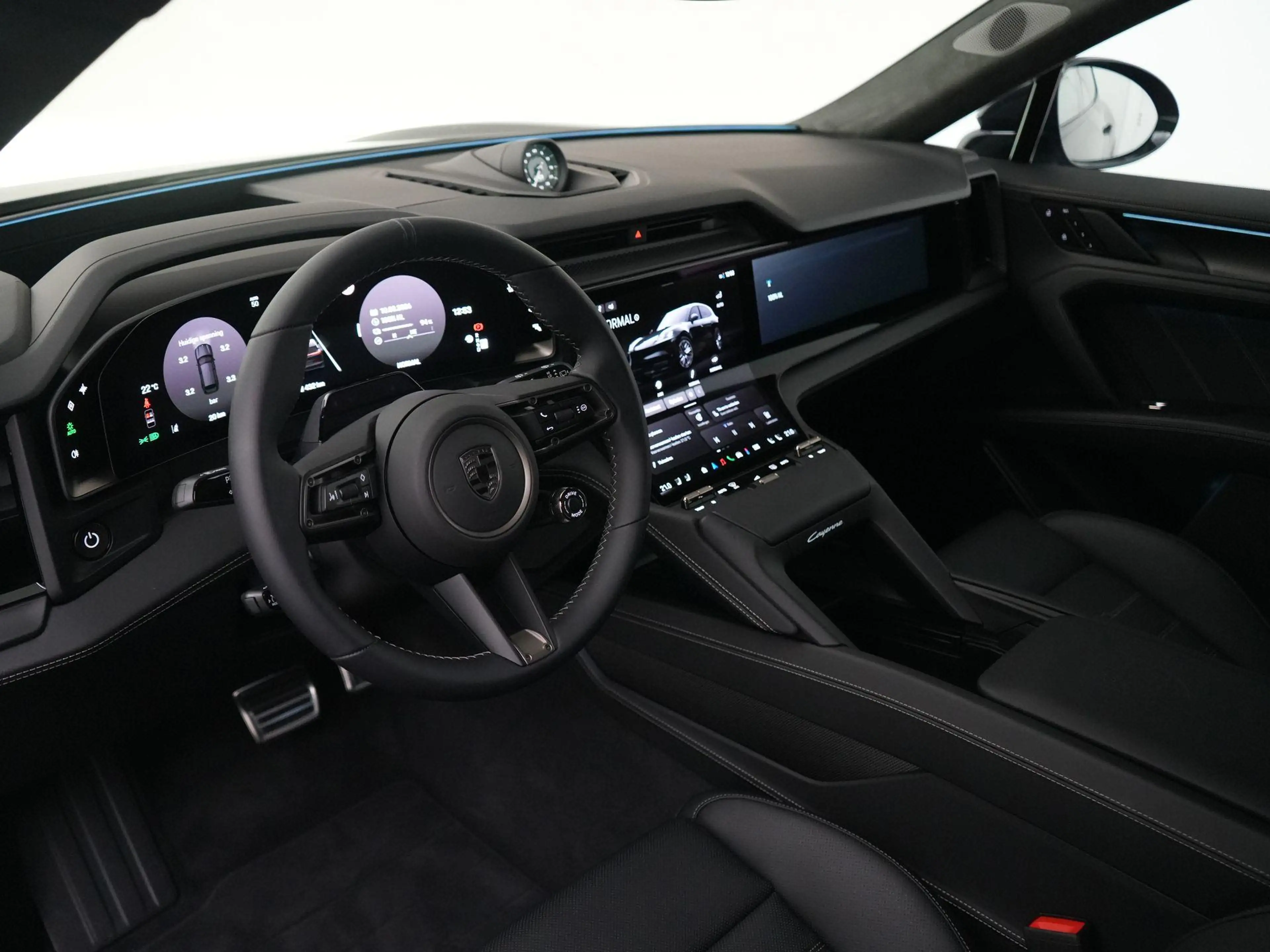Porsche Cayenne Electric Turbo — photo 14