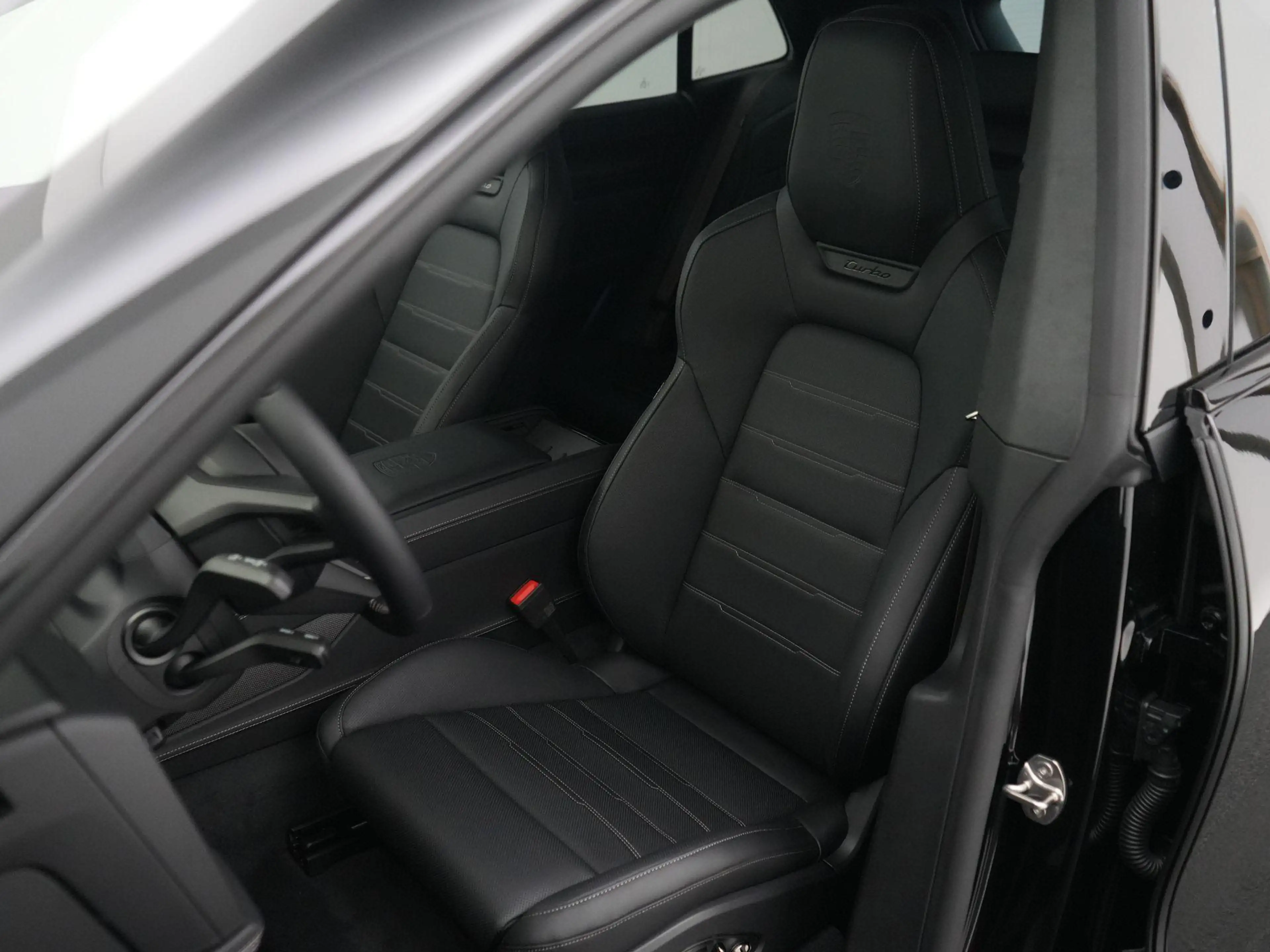 Porsche Cayenne Electric Turbo — photo 4