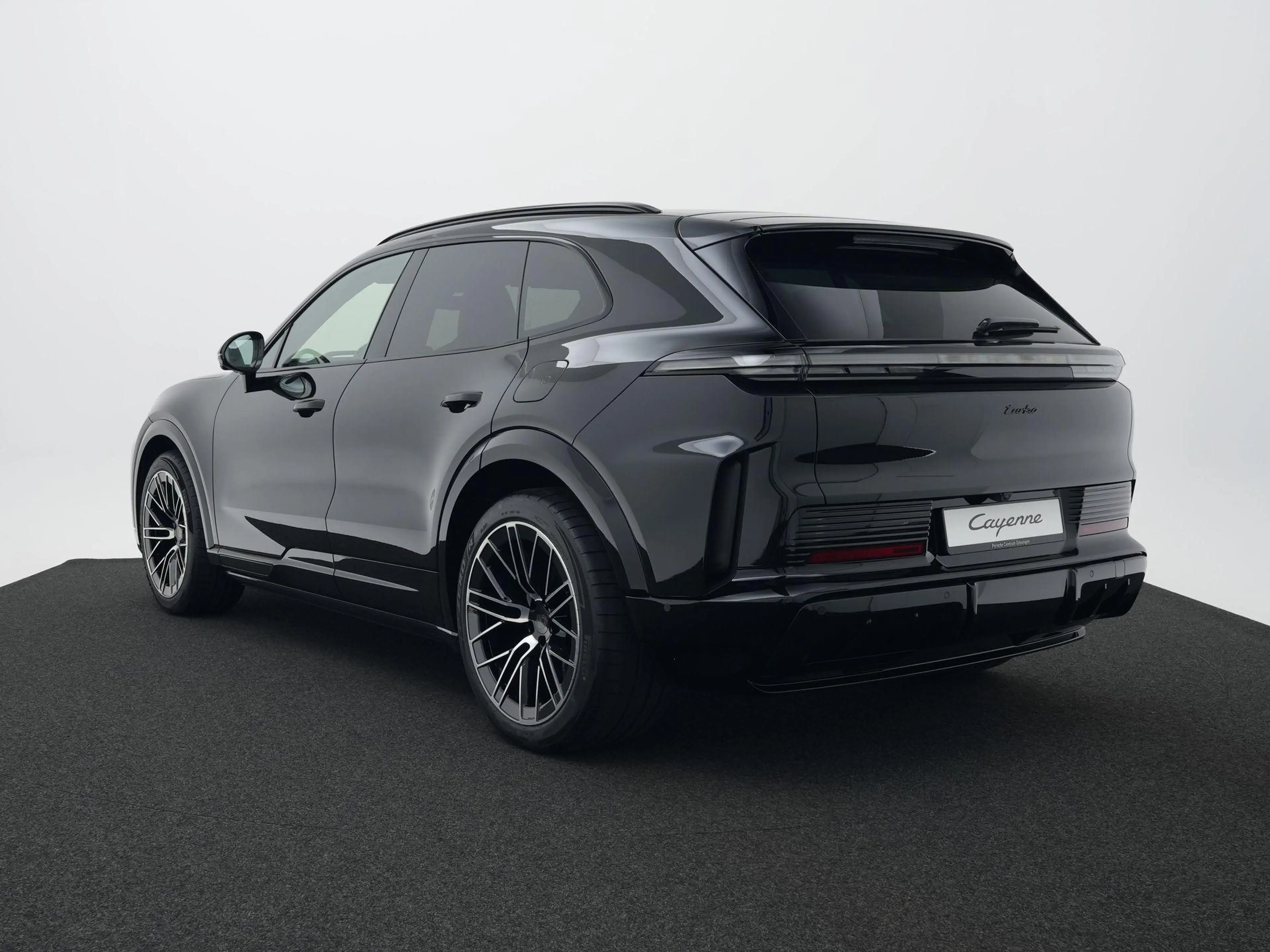 Porsche Cayenne Electric Turbo — photo 3