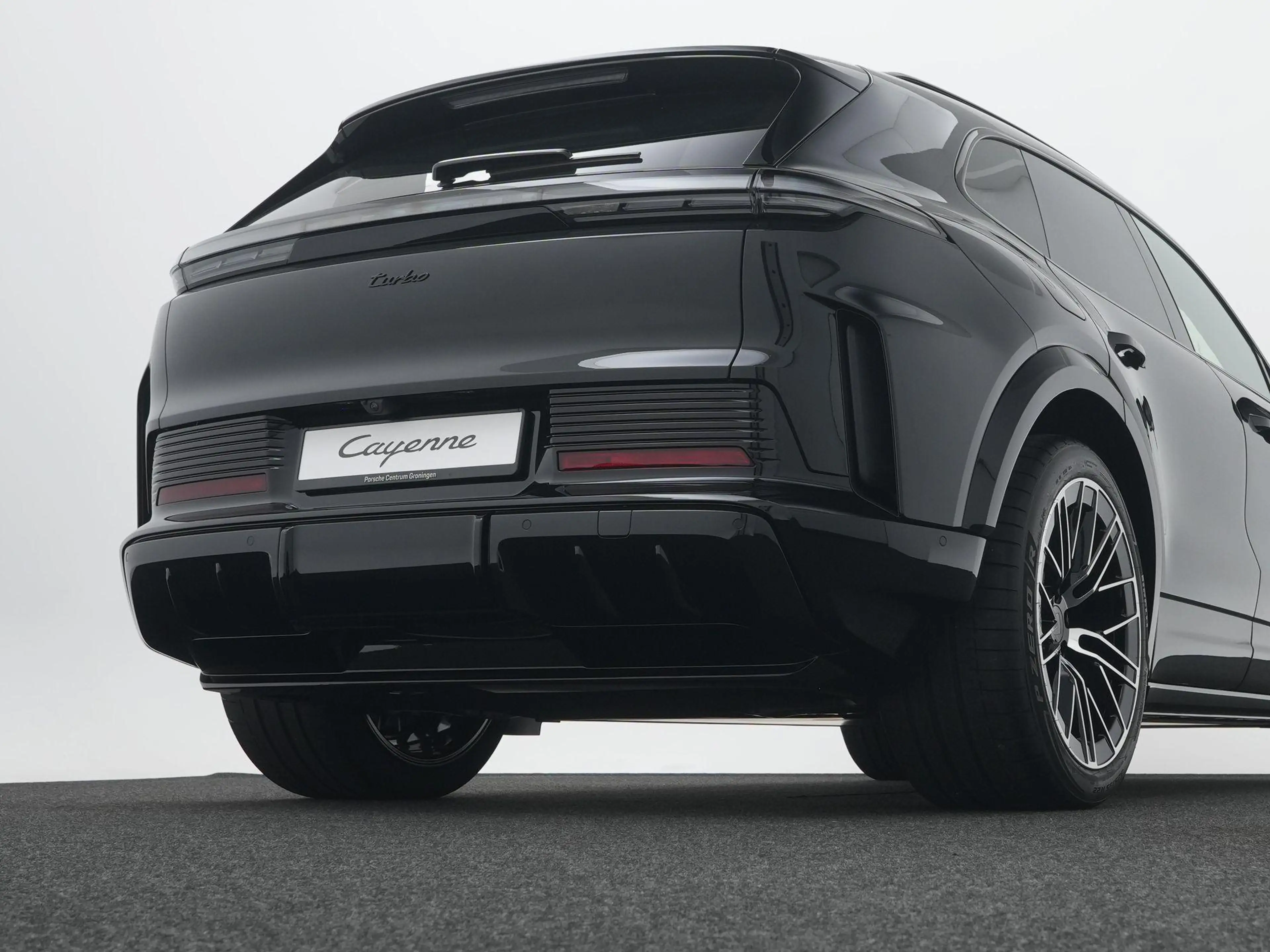 Porsche Cayenne Electric Turbo — photo 10