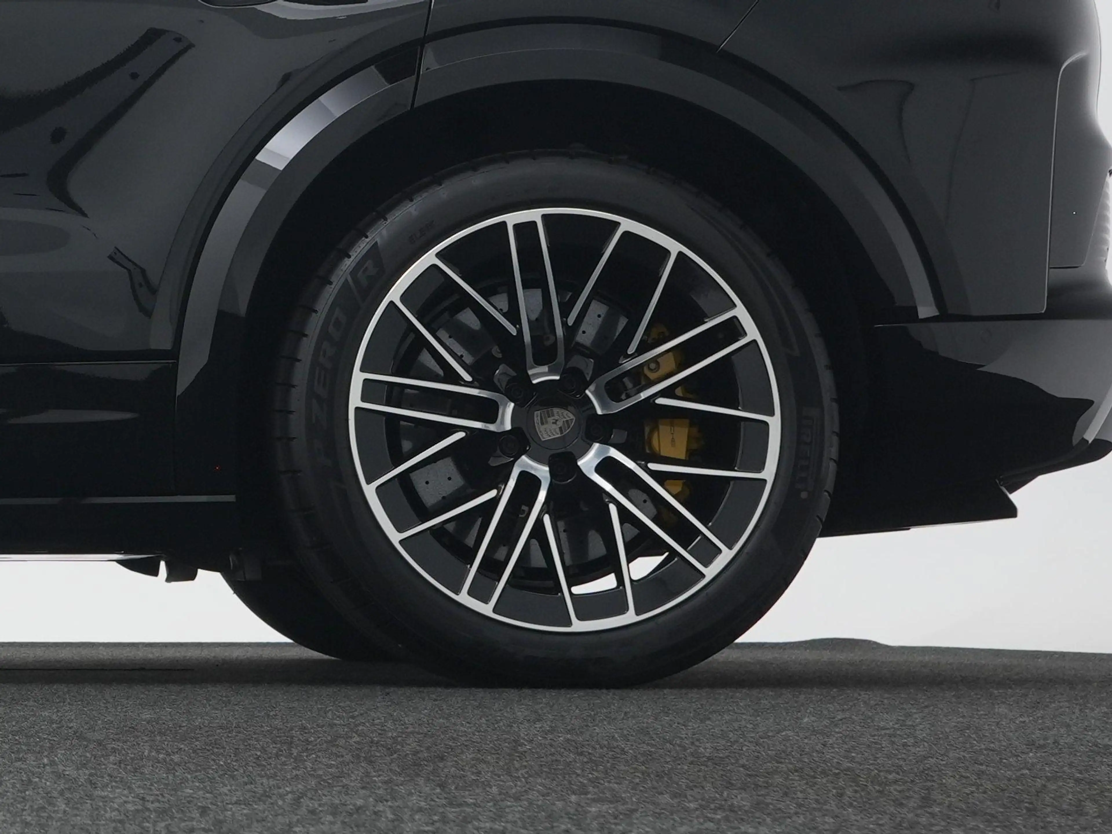 Porsche Cayenne Electric Turbo — photo 8