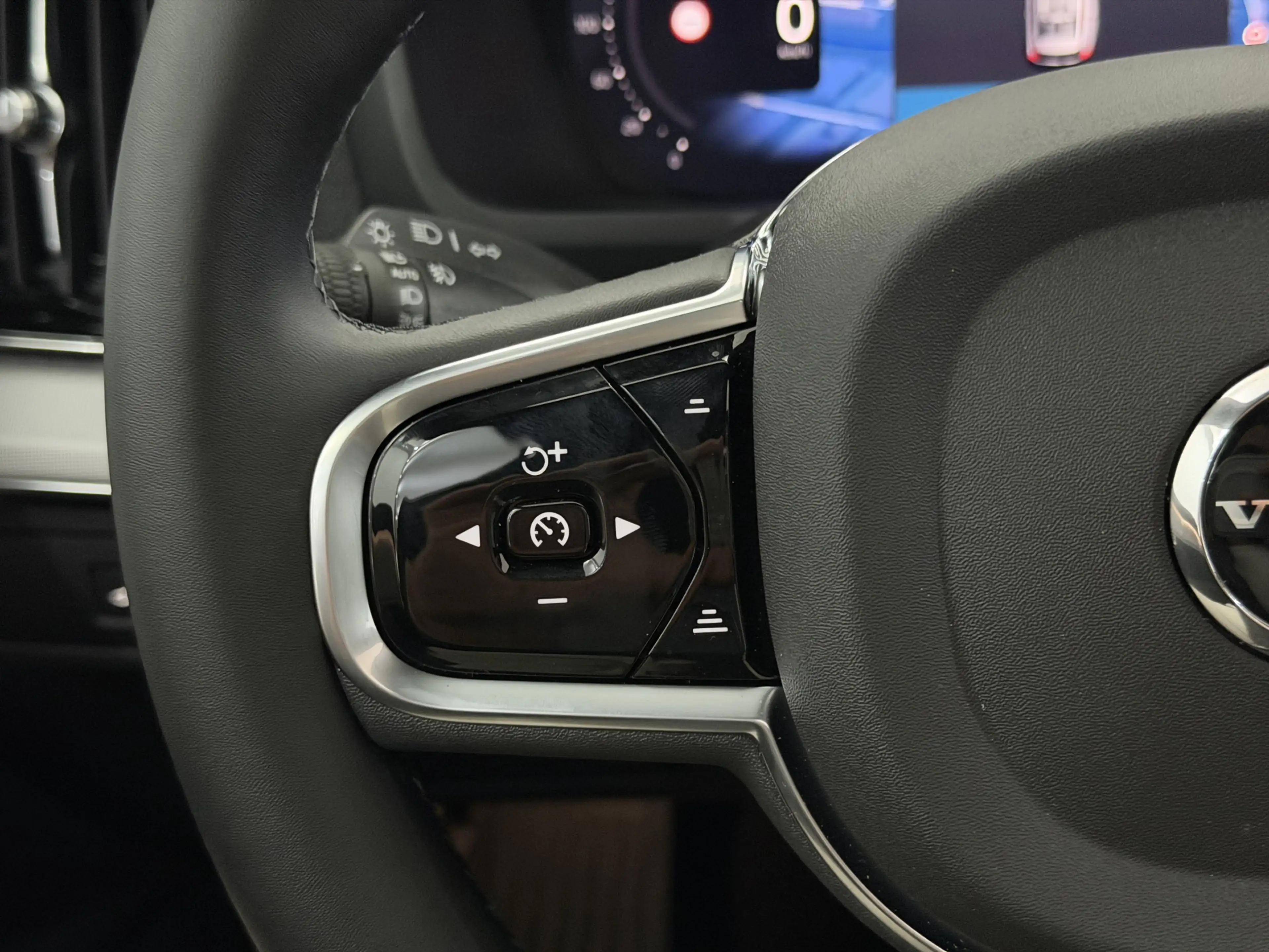 Volvo XC90 2.0 T8 Plug-in hybrid AWD Plus Black Edition Panor — photo 31