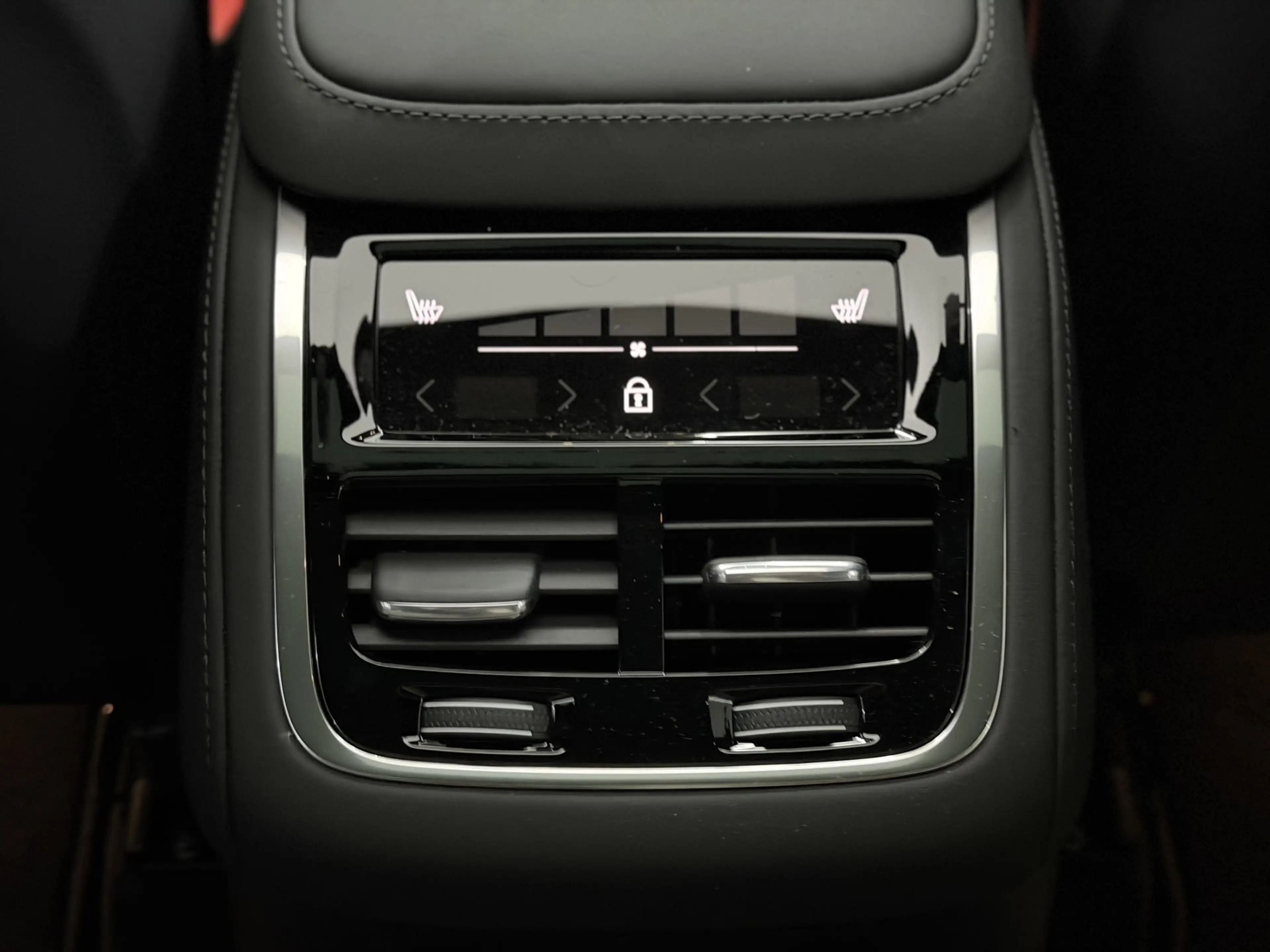Volvo XC90 2.0 T8 Plug-in hybrid AWD Plus Black Edition Panor — photo 11