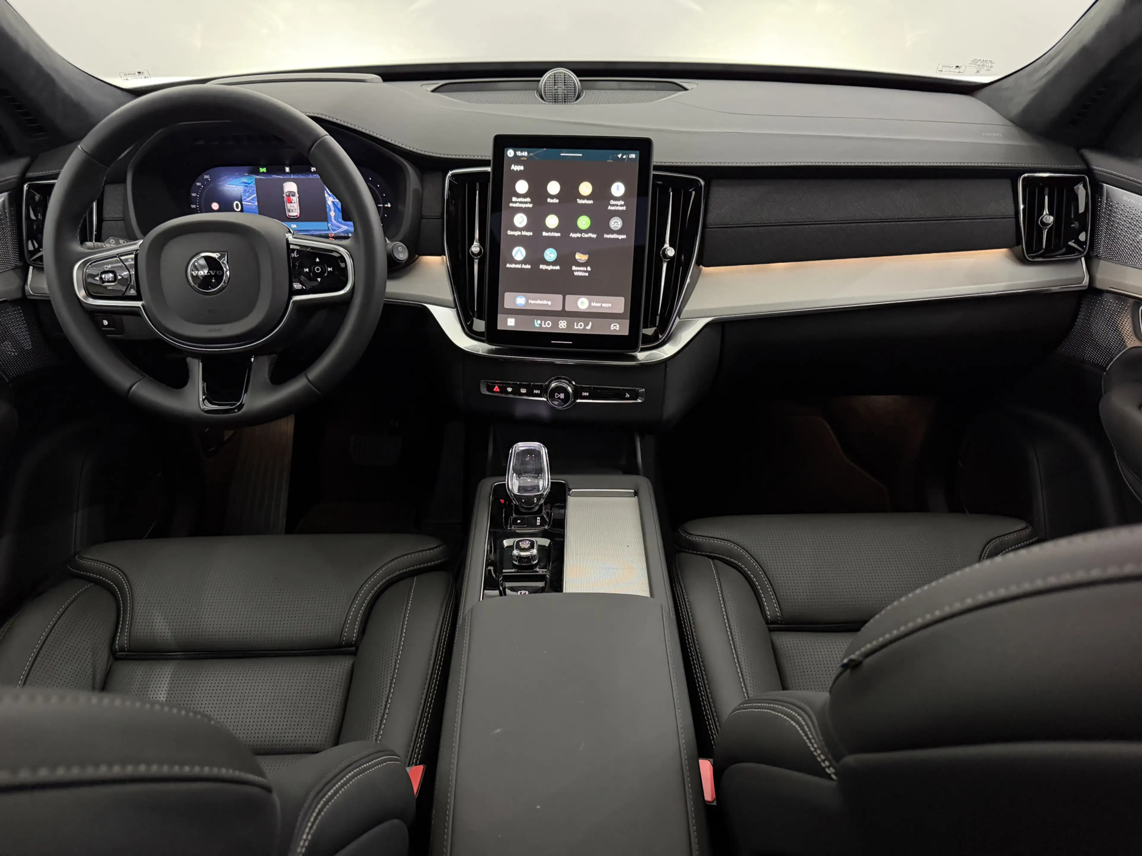 Volvo XC90 2.0 T8 Plug-in hybrid AWD Plus Black Edition Panor — photo 3