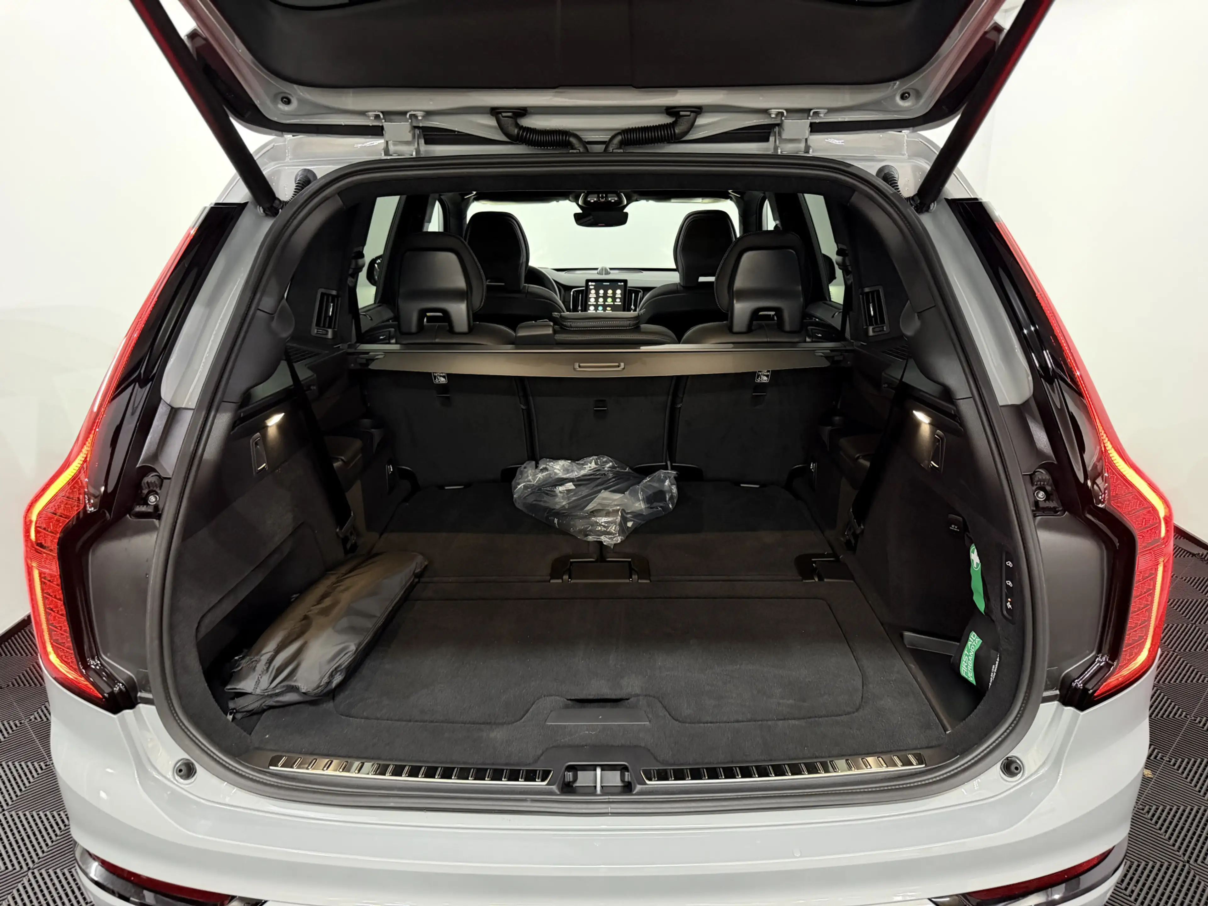 Volvo XC90 2.0 T8 Plug-in hybrid AWD Plus Black Edition Panor — photo 38