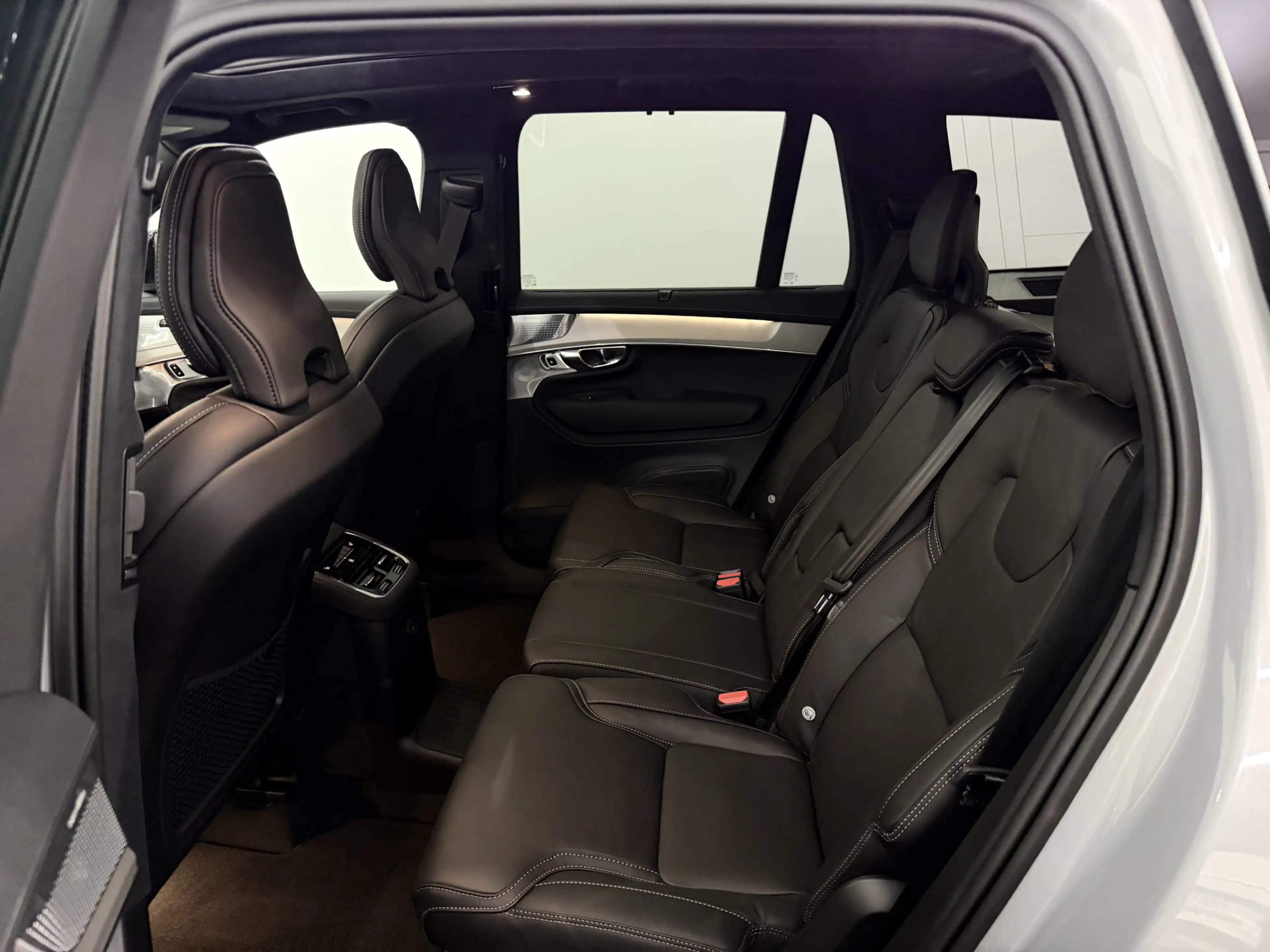 Volvo XC90 2.0 T8 Plug-in hybrid AWD Plus Black Edition Panor — photo 9