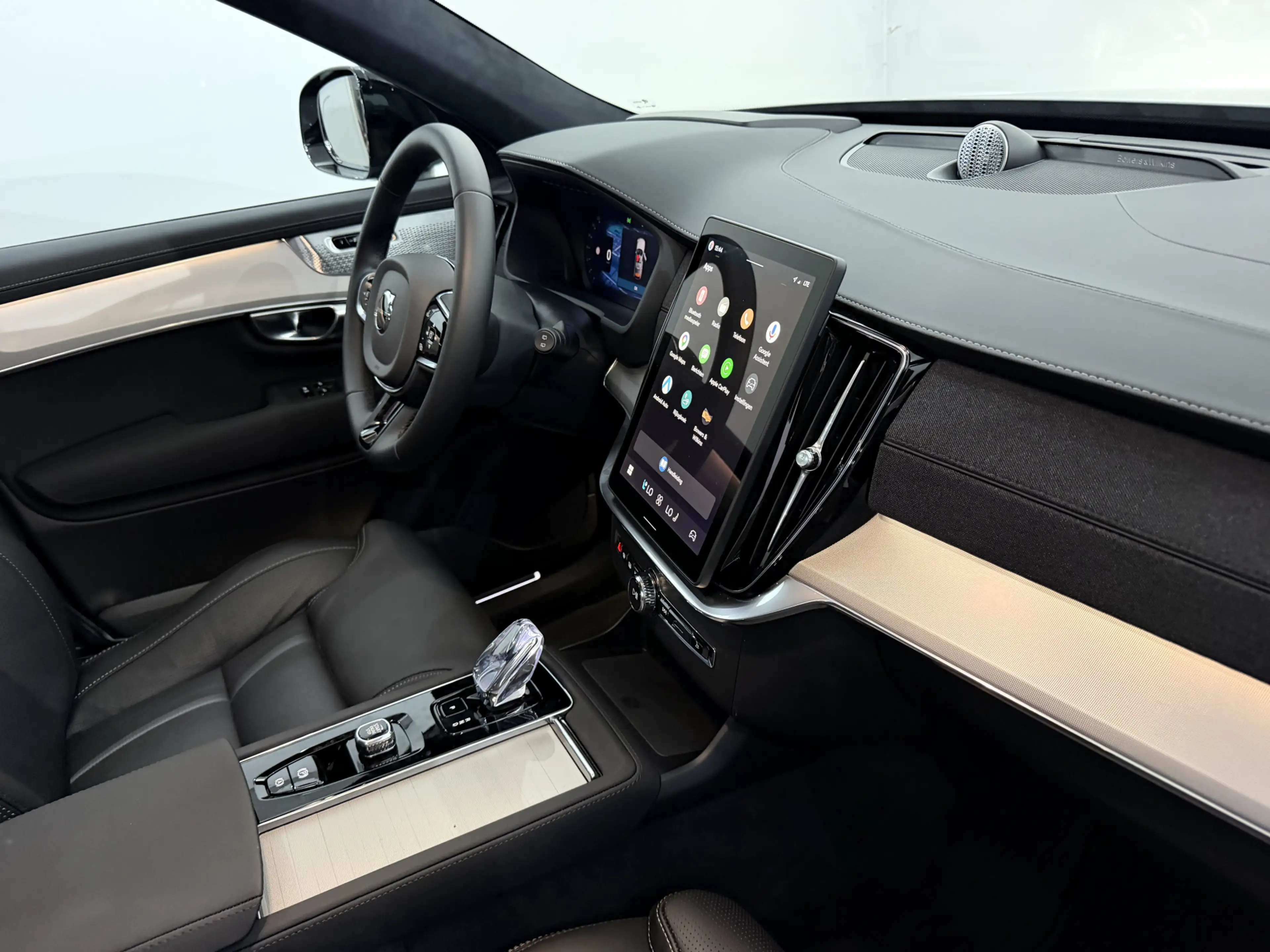 Volvo XC90 2.0 T8 Plug-in hybrid AWD Plus Black Edition Panor — photo 10