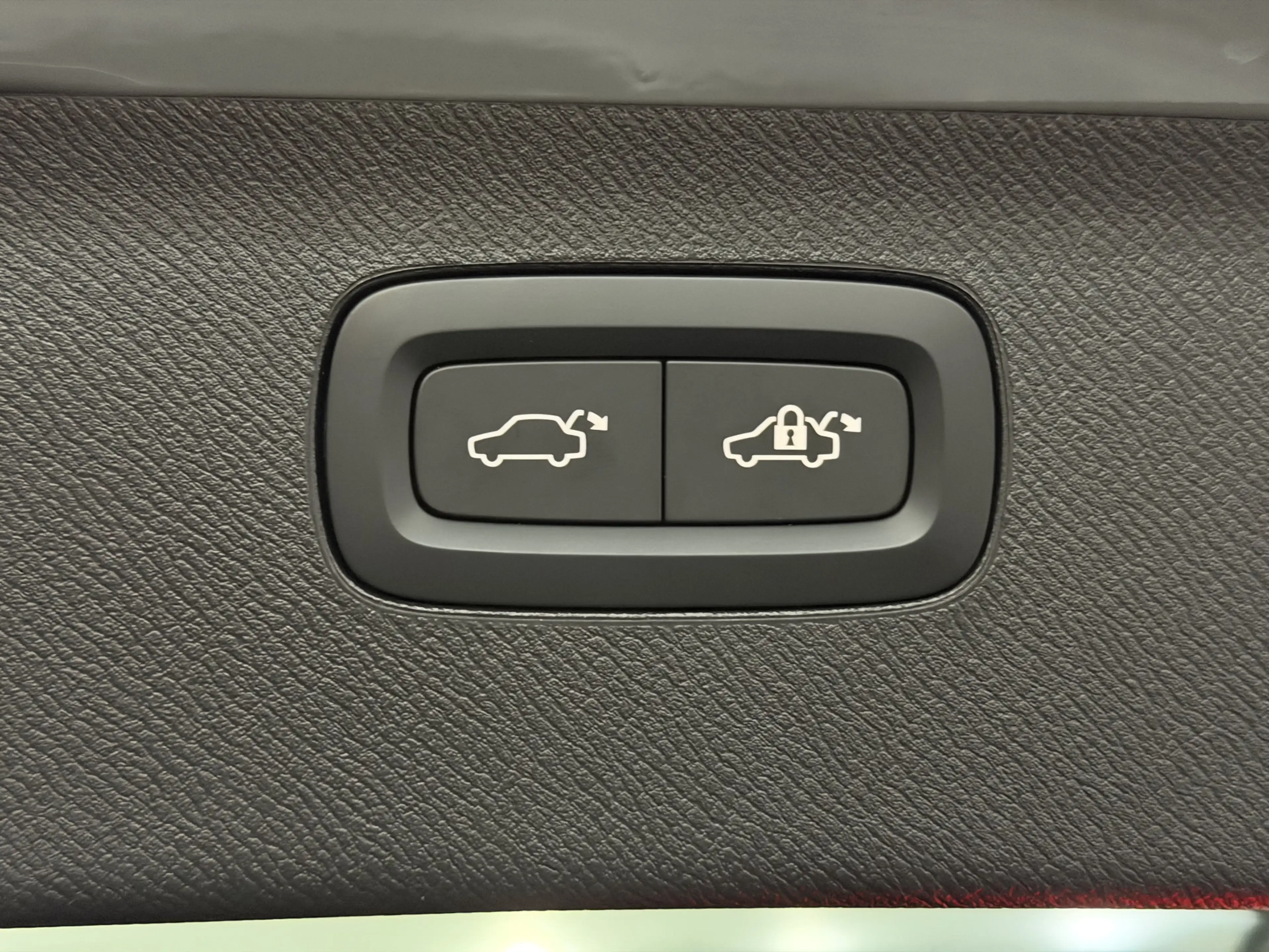 Volvo XC90 2.0 T8 Plug-in hybrid AWD Plus Black Edition Panor — photo 36