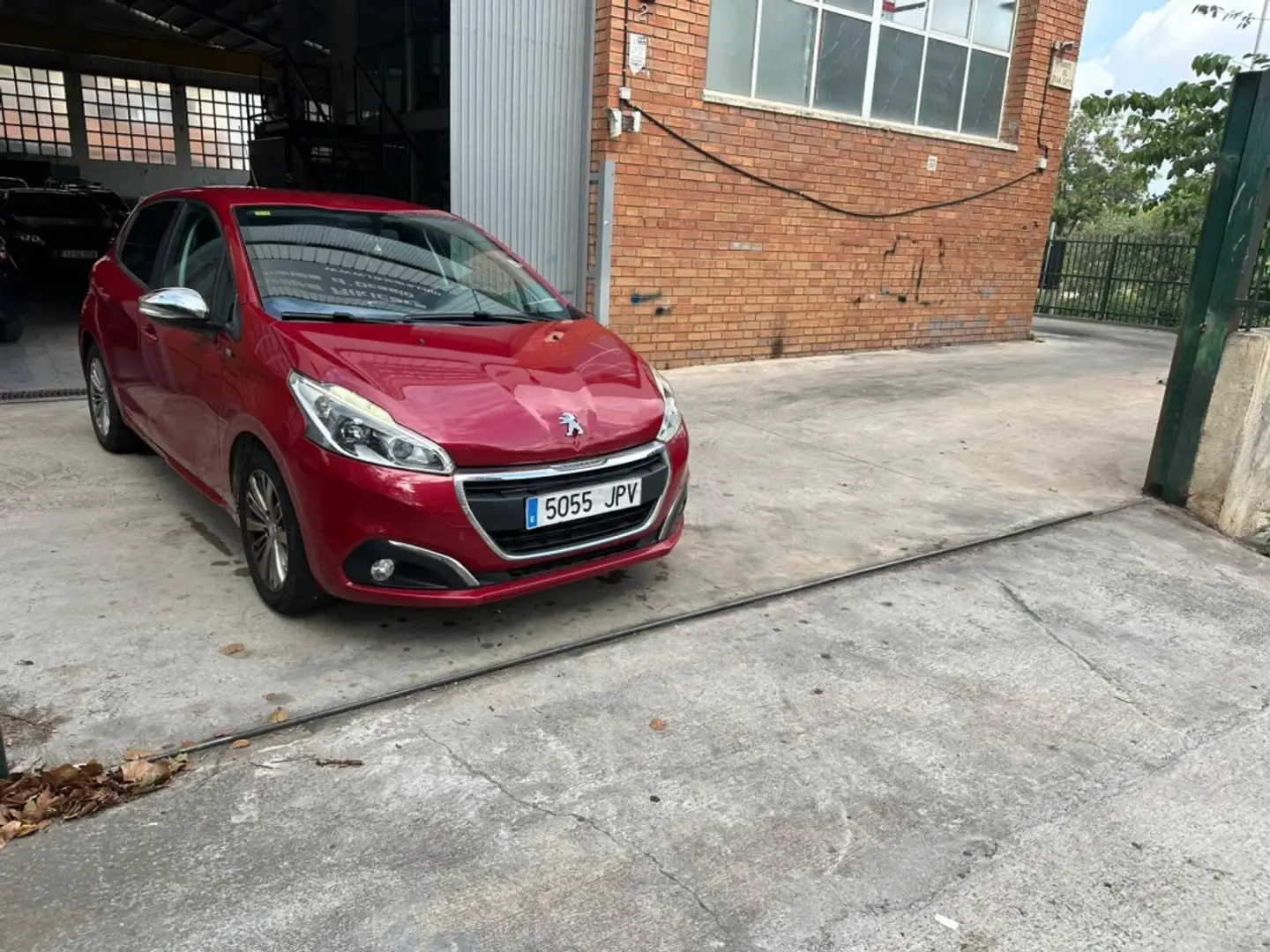 Peugeot 208 1.2 PureTech Style 82 Rood - 1