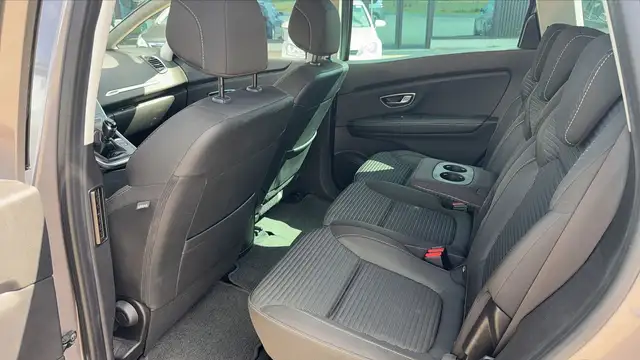 Renault Grand Scenic view 9