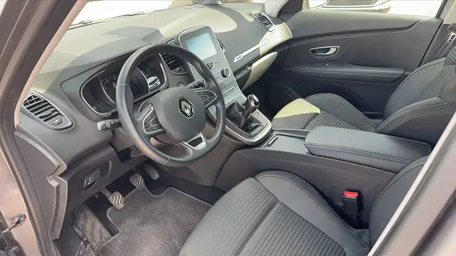 Renault Grand Scenic view 8