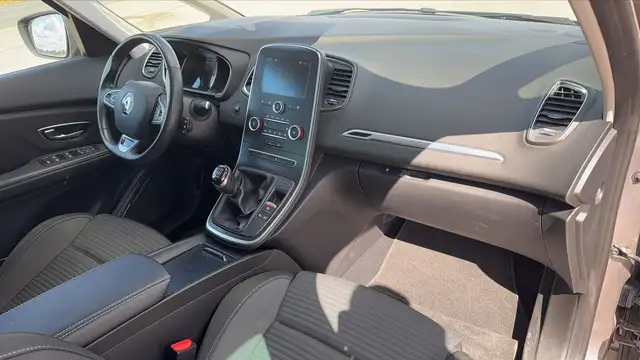 Renault Grand Scenic view 10