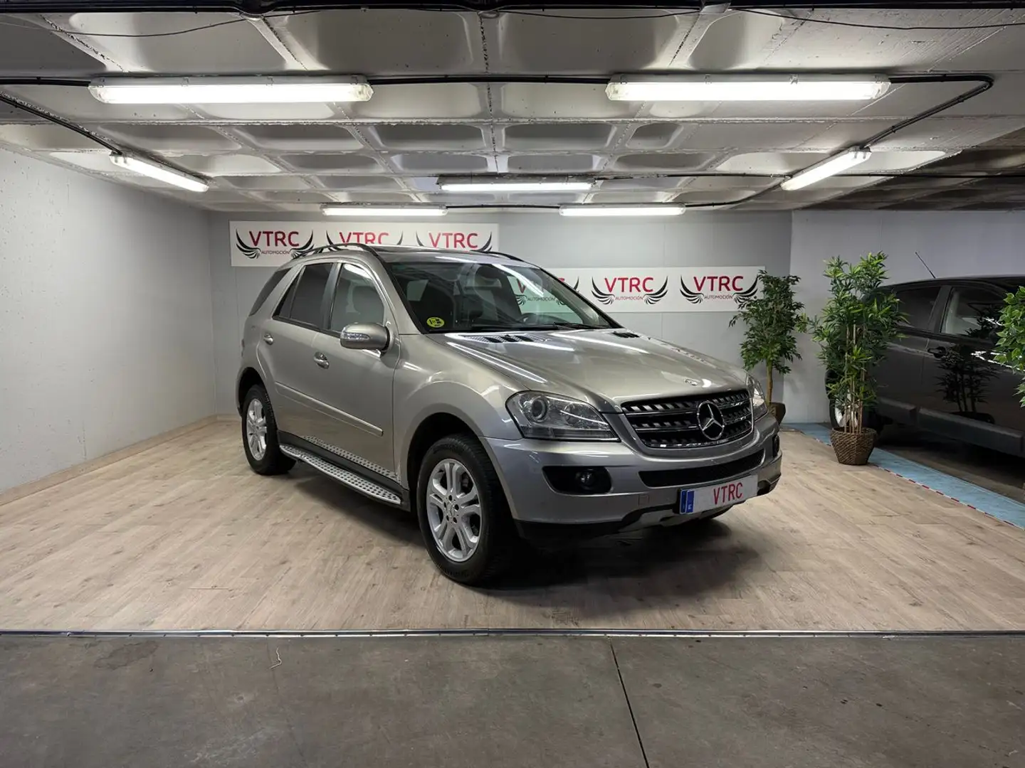 Mercedes-Benz ML 320 320CDI Aut. Beige - 1