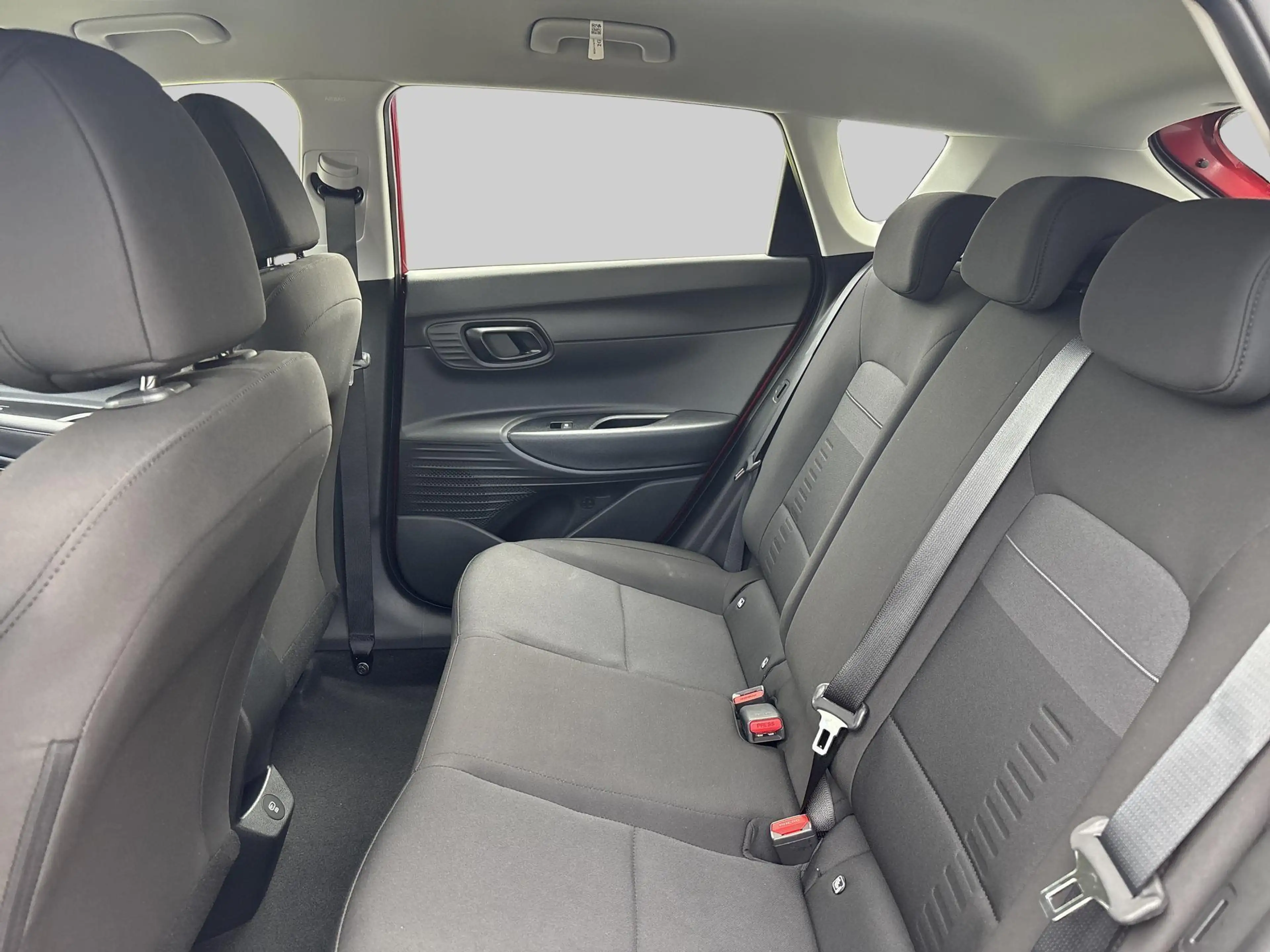 Hyundai BAYON 1.0 T-GDI MHEV Comfort VAN: €31.390 VOOR: €27.390 — photo 6