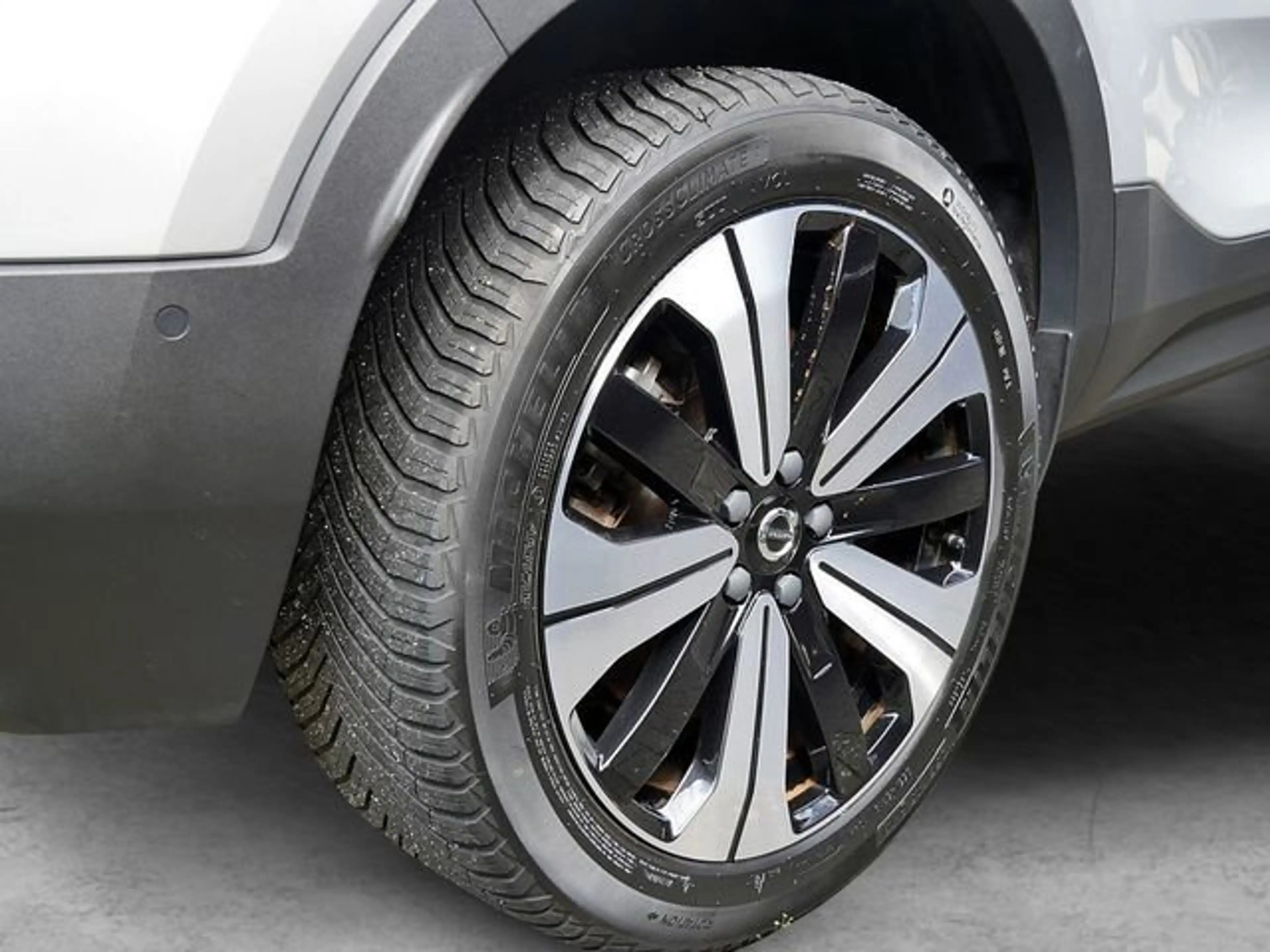 Volvo C40 Ultimate Recharge Pure Electric 2WD LED PANO — photo 10