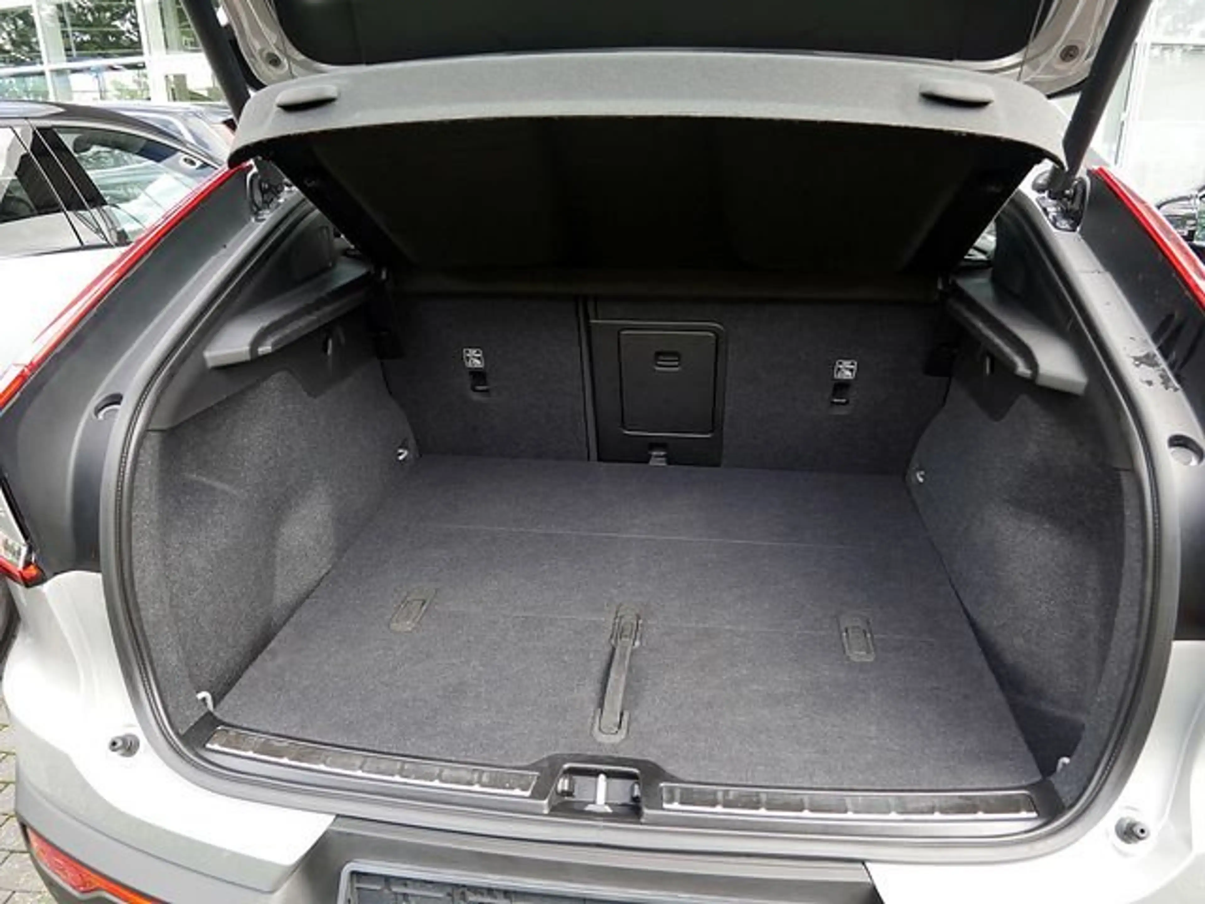 Volvo C40 Ultimate Recharge Pure Electric 2WD LED PANO — photo 11