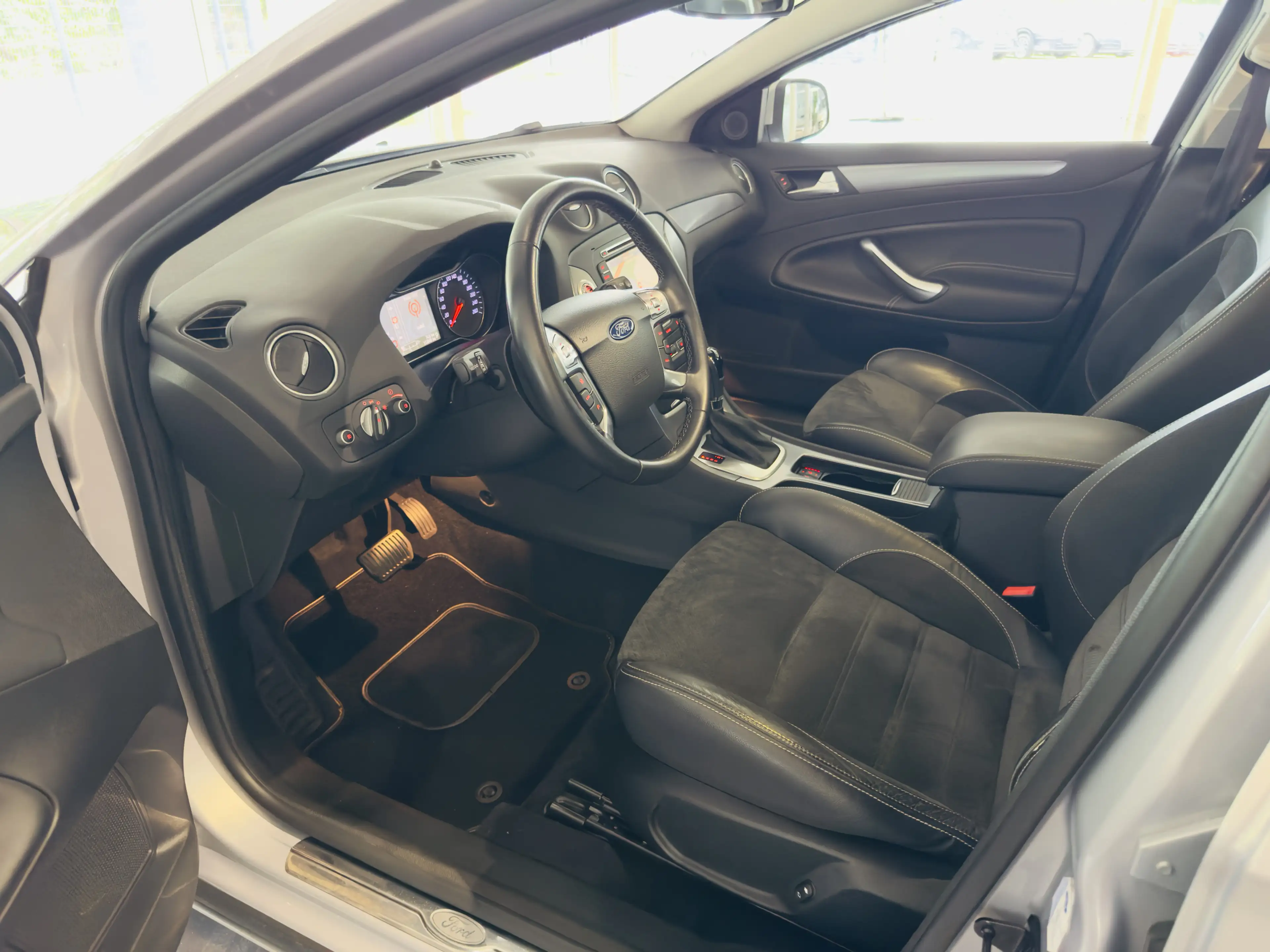 Ford Mondeo 2,0 TITANIUM 1. BESITZ ANHÄNGERKUPPLUNG — photo 10