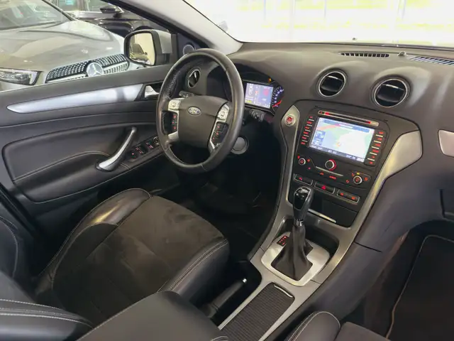 Ford Mondeo view 9