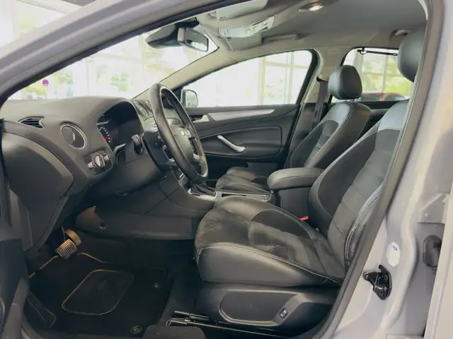 Ford Mondeo view 12