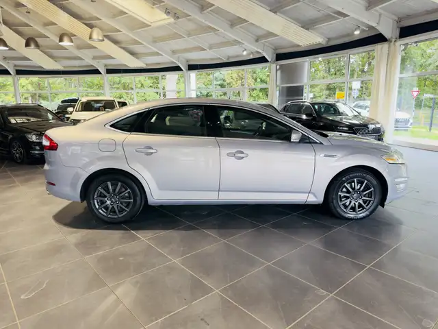 Ford Mondeo view 8