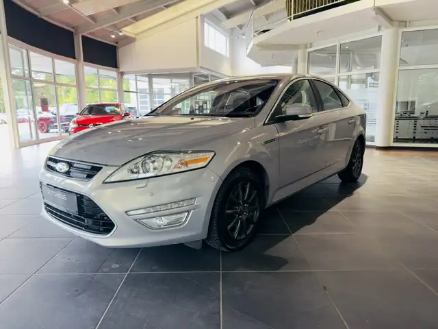 Ford Mondeo view 3