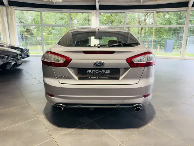 Ford Mondeo view 5